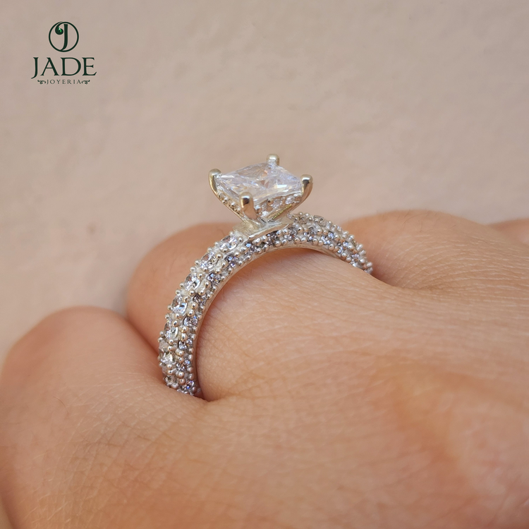 Anillo Mercedes de Compromiso en Plata Piedra Cuadrada – Jade18k (vista 3)