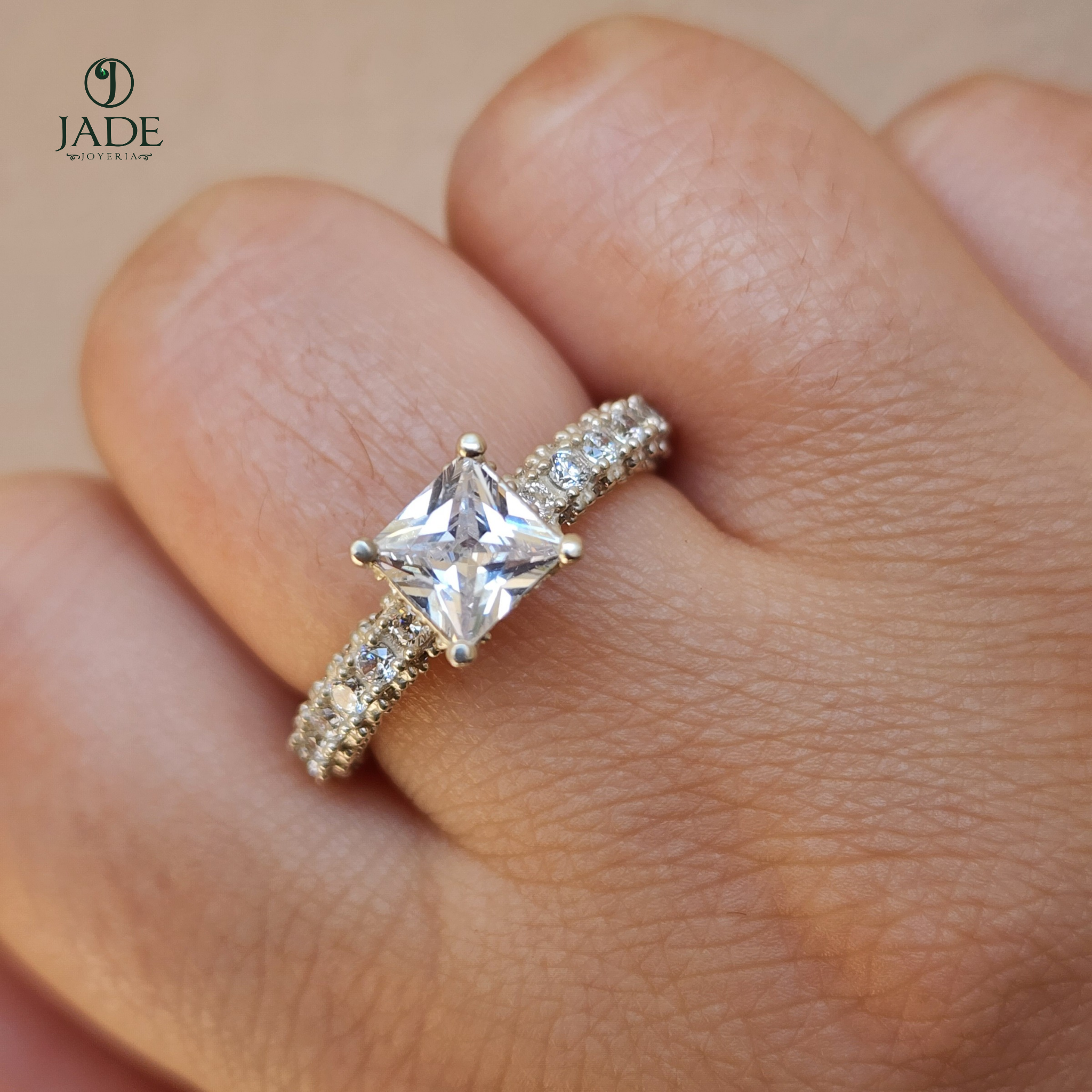 Anillo Mercedes de Compromiso en Plata Piedra Cuadrada