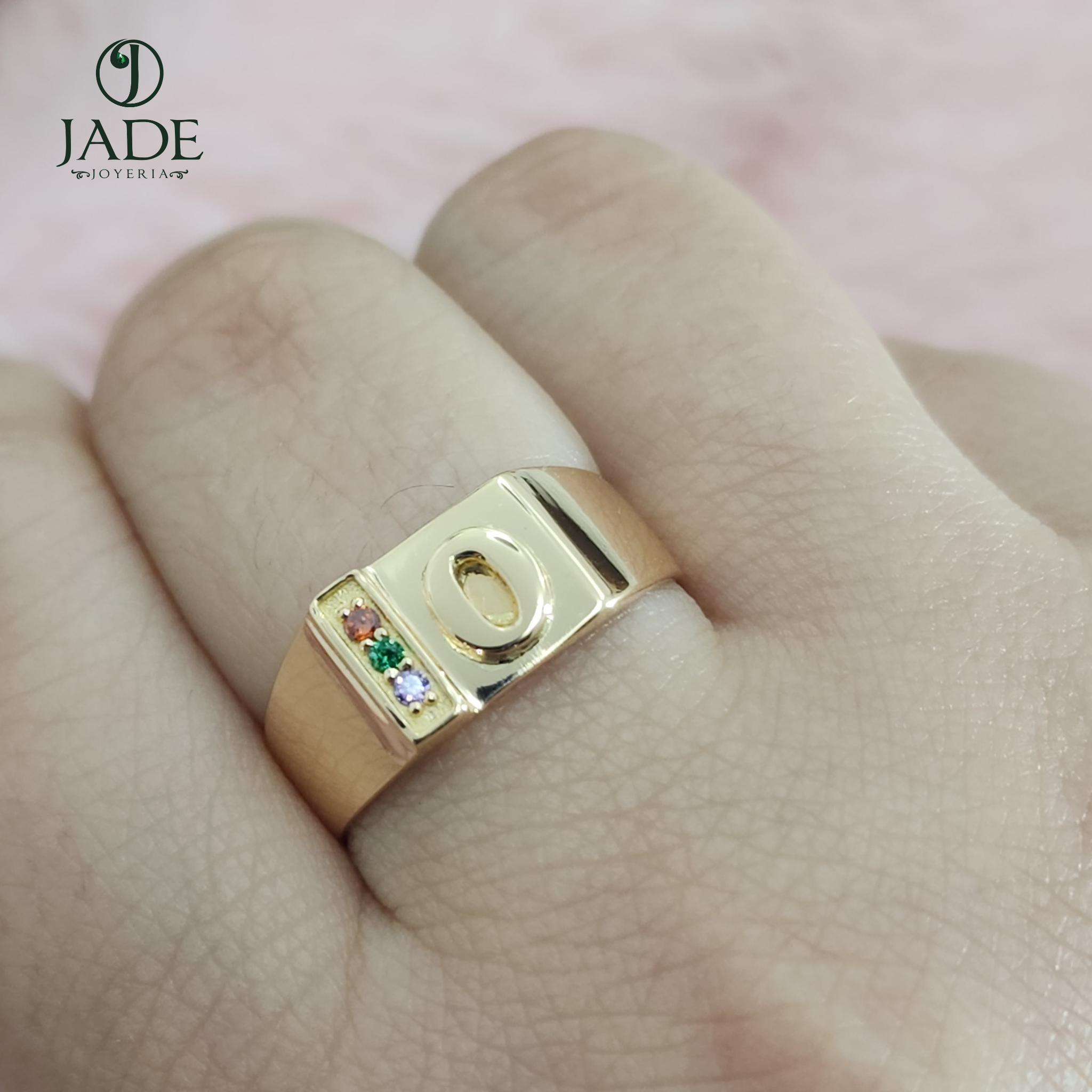 Chevalier con letra O