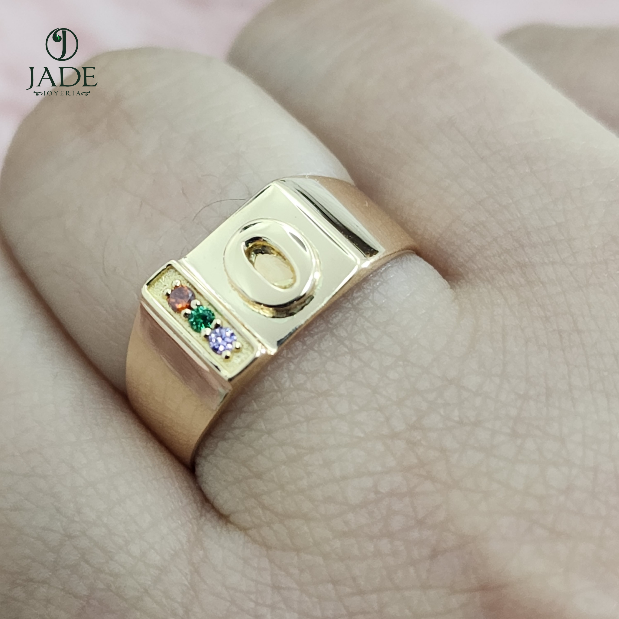 Chevalier con letra O