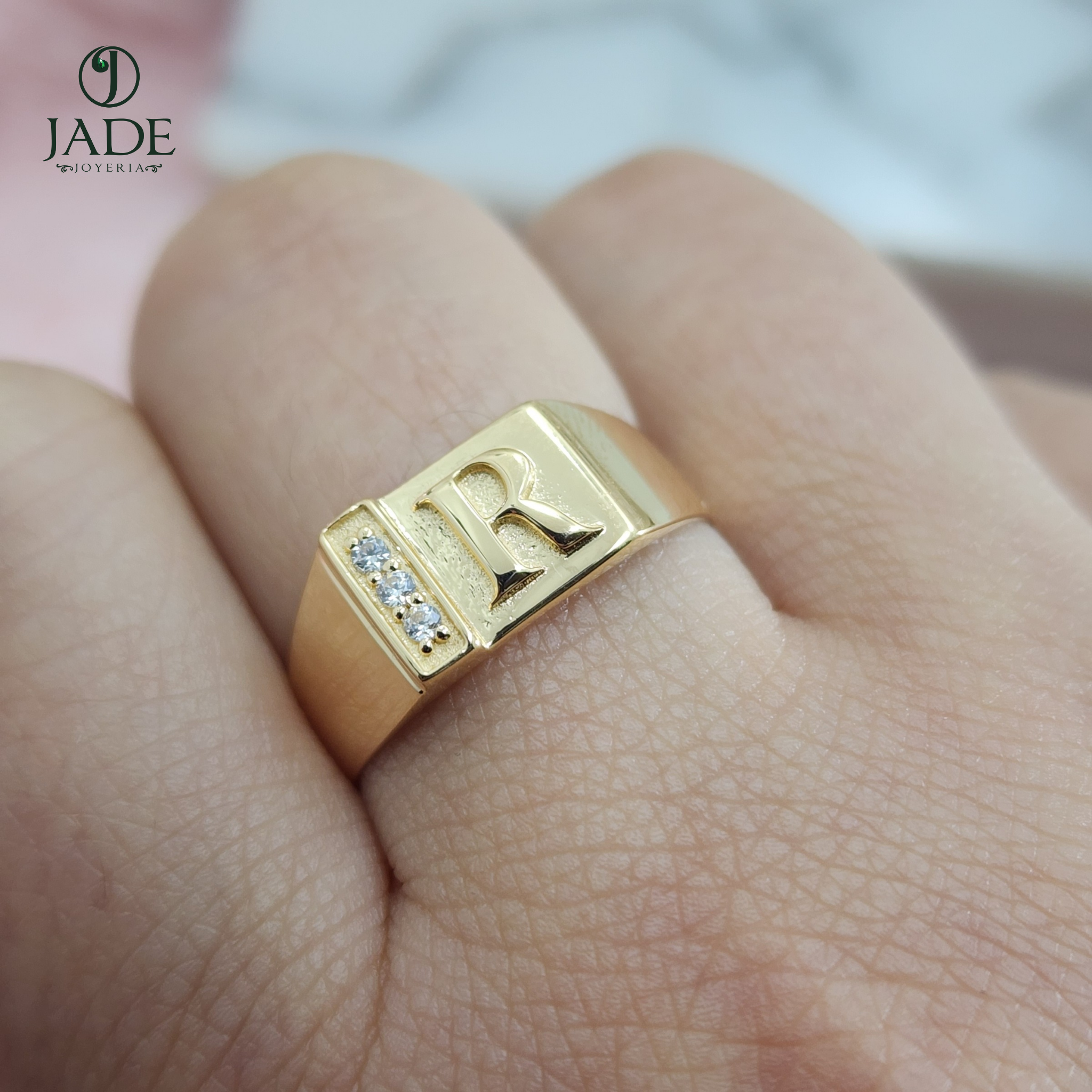 Chevalier con inicial