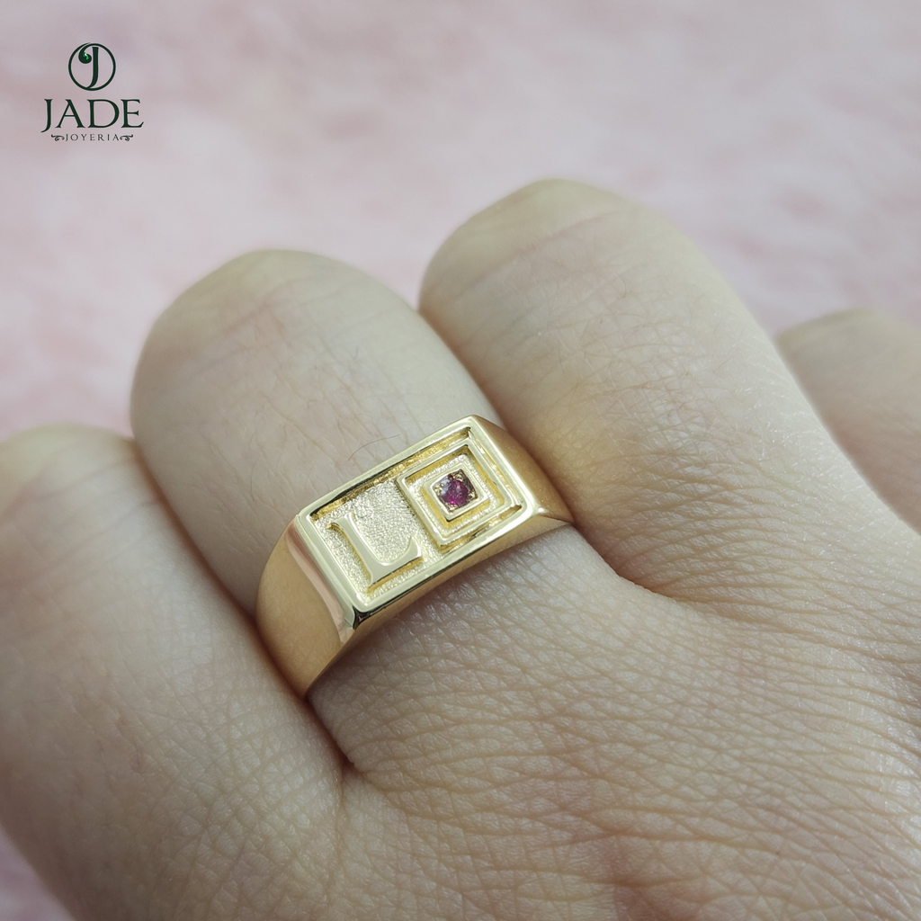 Chevalier con letra L