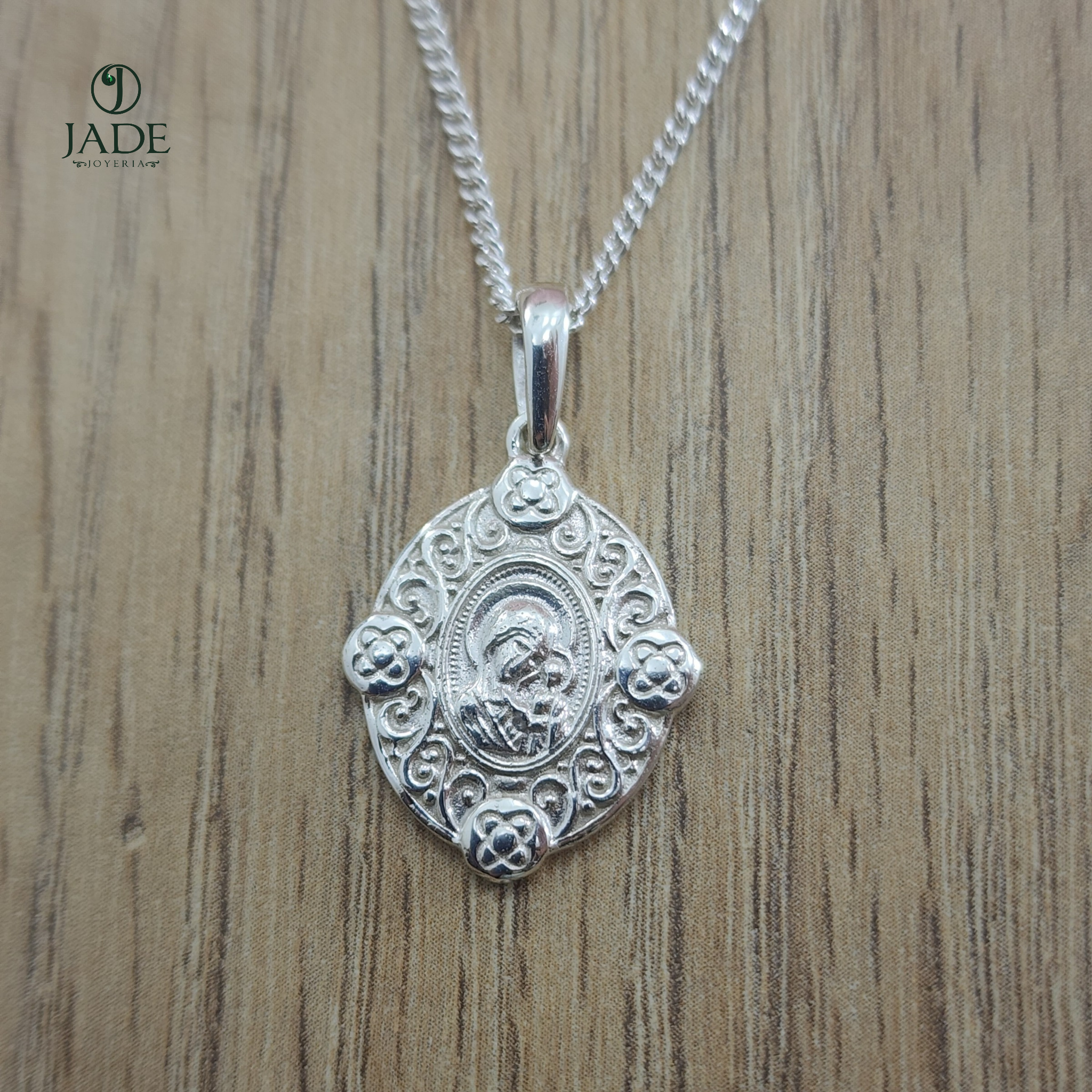 Dije de Virgen Maria en plata fina
