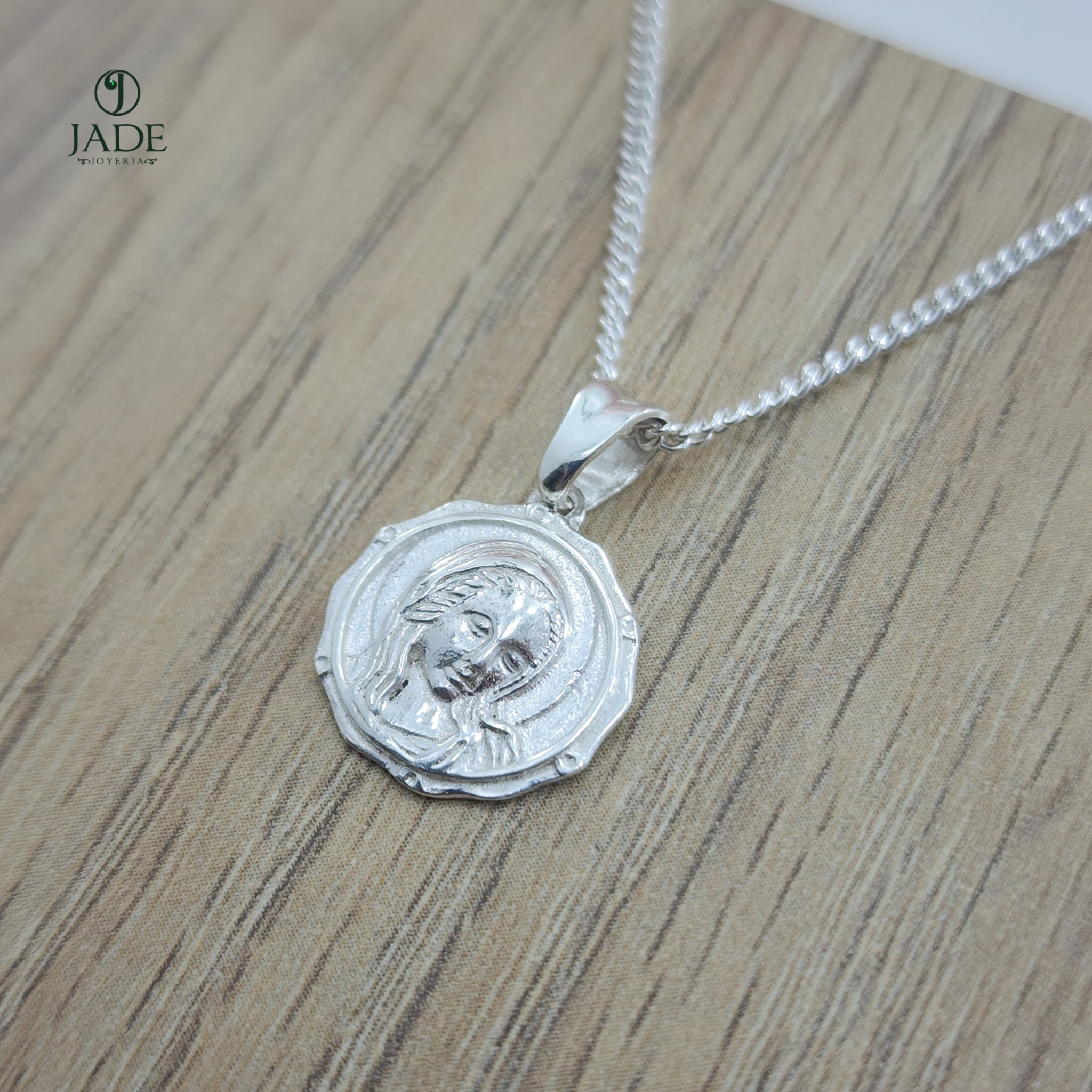 Dije La Virgen Maria en plata fina