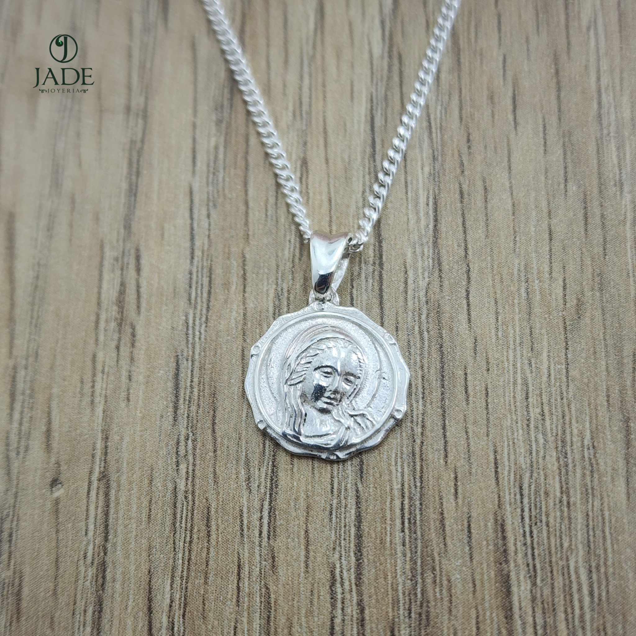 Dije La Virgen Maria en plata fina