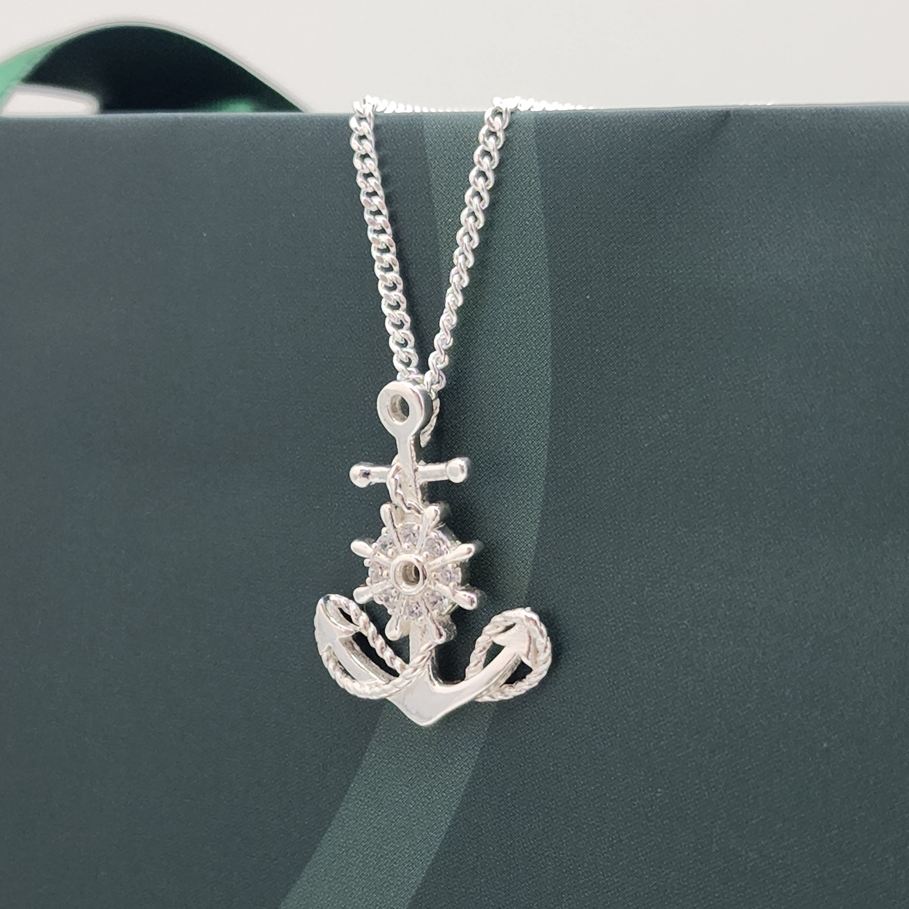 Dije de ancla en plata fina