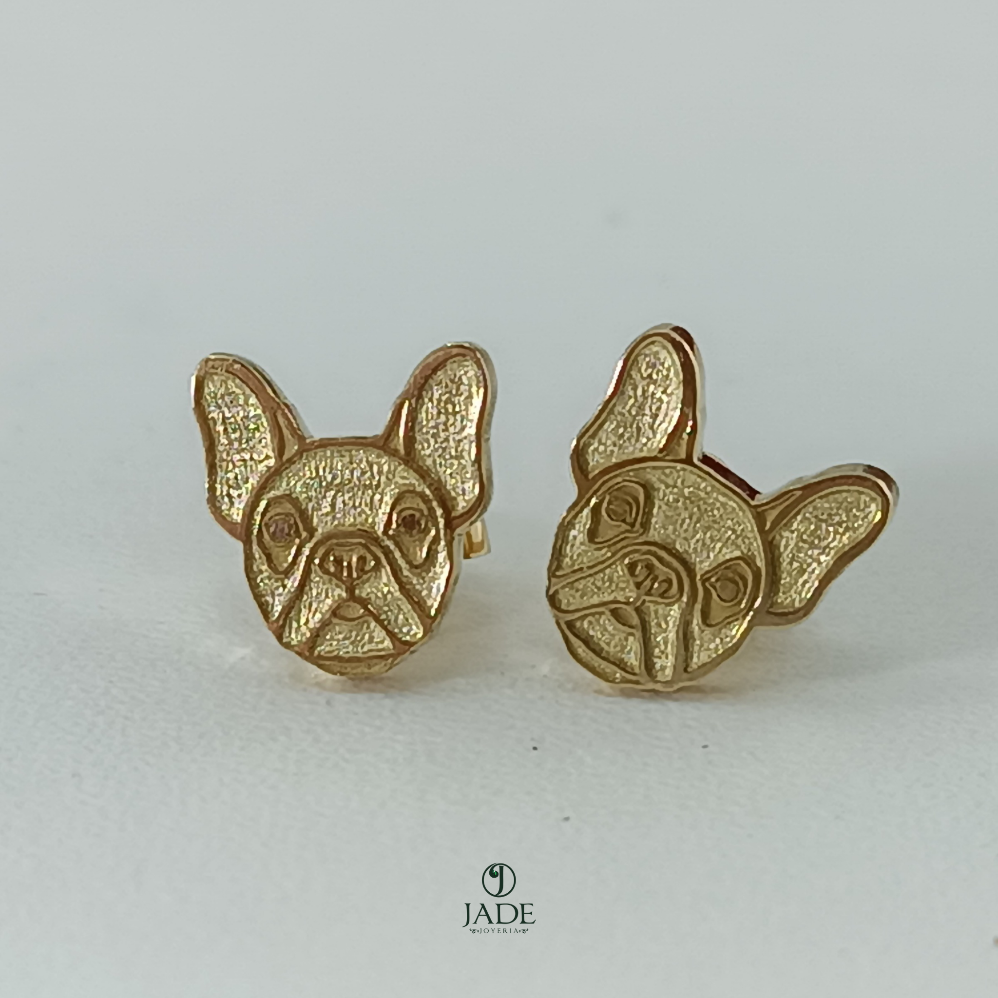 Aretes de perro en oro