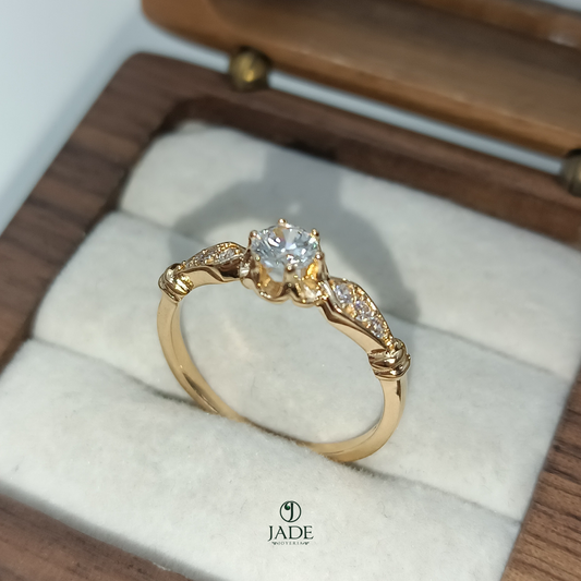 Anillo Tatiana de compromiso en oro de 18k