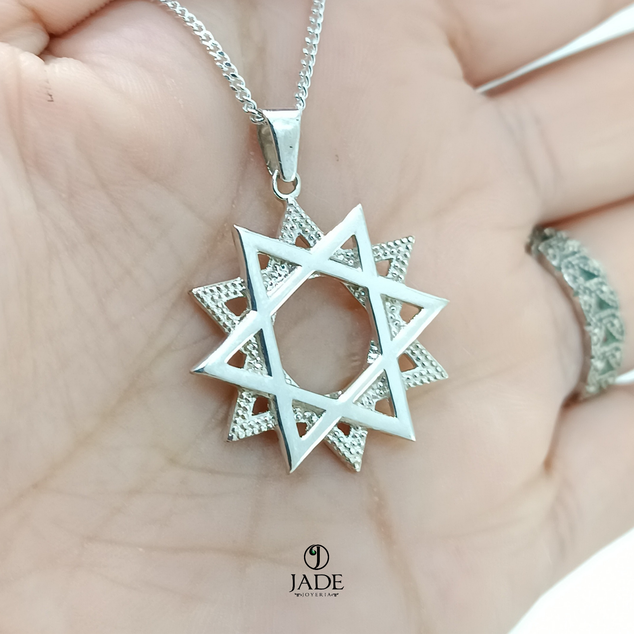 Dije estrellado en plata