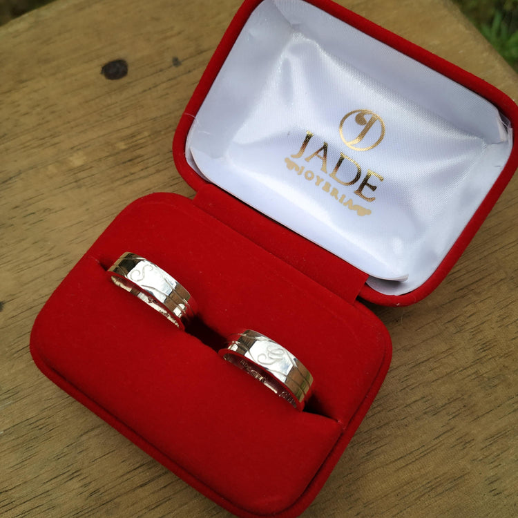 Alianzas de boda con Iniciales Personalizado en oro 18k – Jade18k (vista 3)