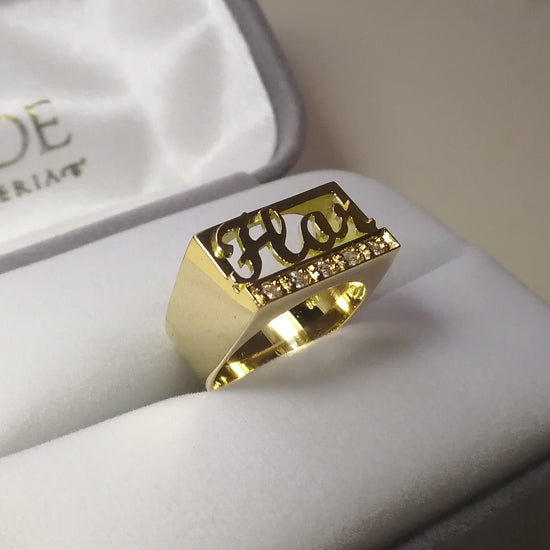 Anillo Chevalier Nombre Calado Oro 18k – Jade18k