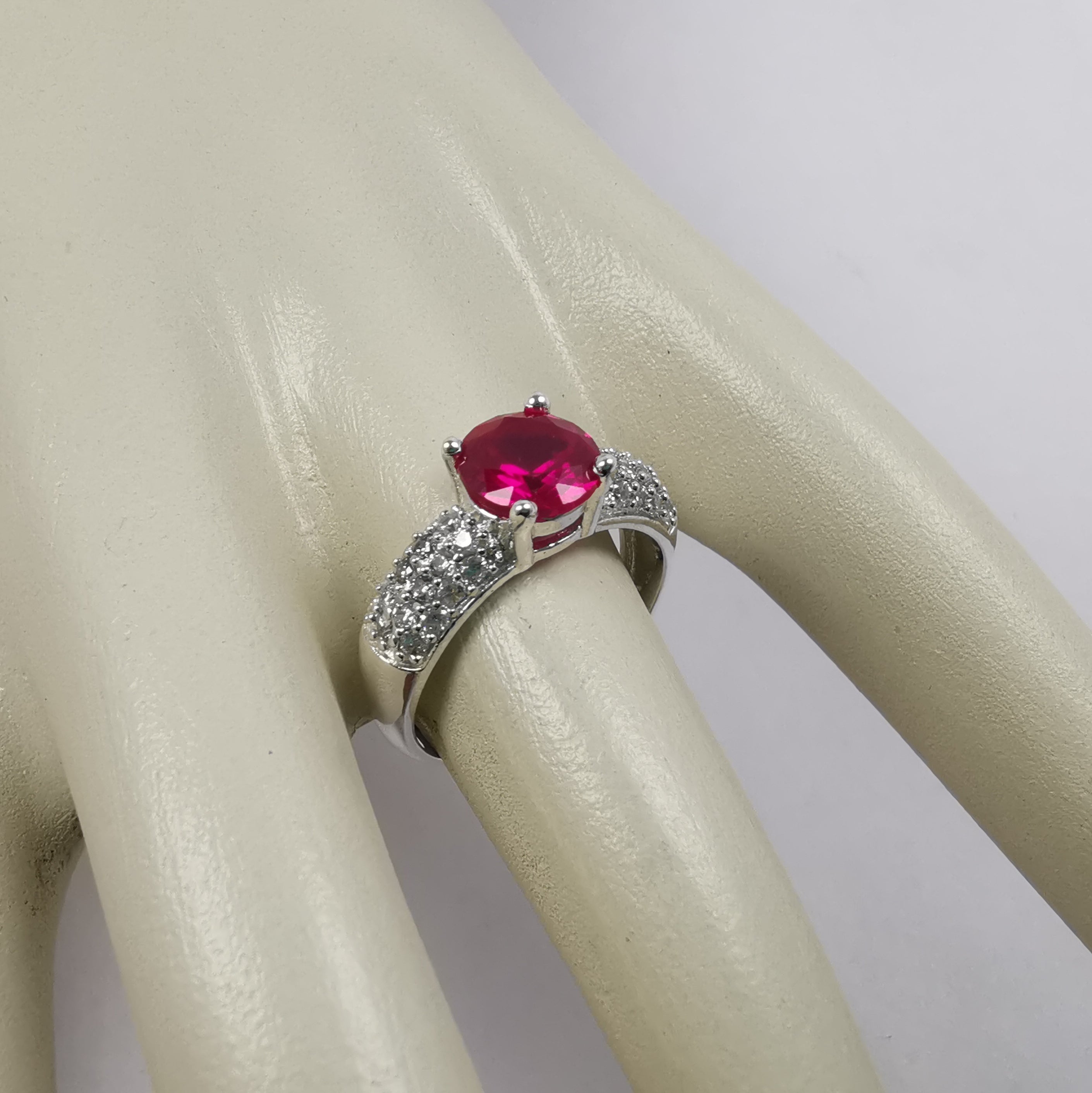 Anillo de plata piedra roja hot sale