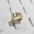 Anillo Chevalier Iniciales 3 Cristales Oro de 18k