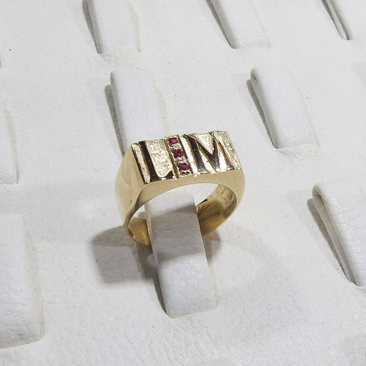 Anillo Chevalier Iniciales 3 Cristales Oro 18k – Jade18k