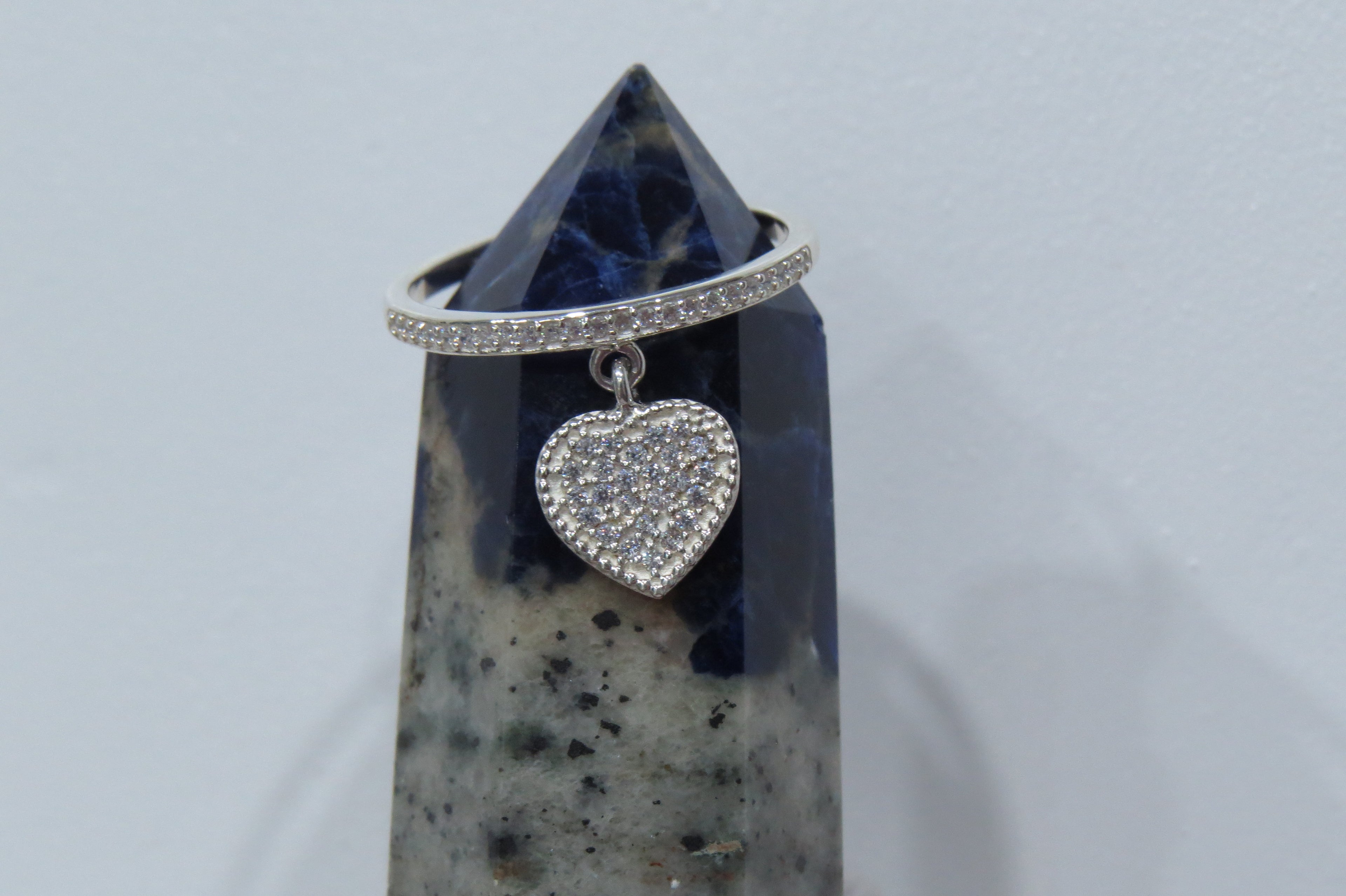 Anillo con dije de corazón