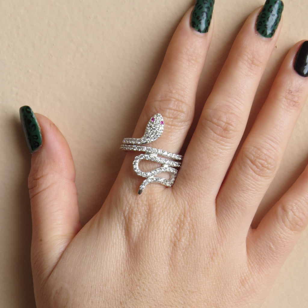 Anillo de serpiente full piedras en plata fina