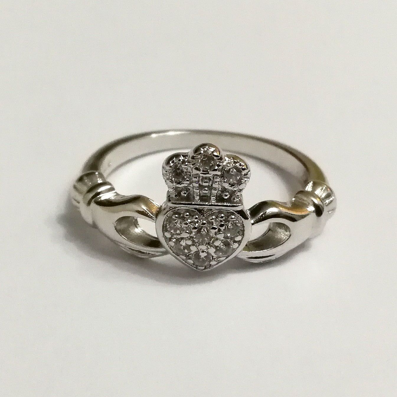 Anillo de Compromiso en Plata Claddagh de las Manos