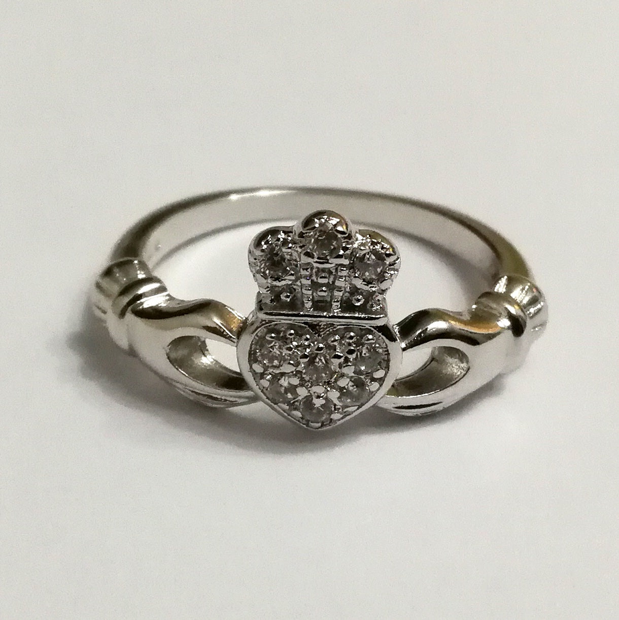 Anillo de Compromiso en Plata Claddagh de las Manos