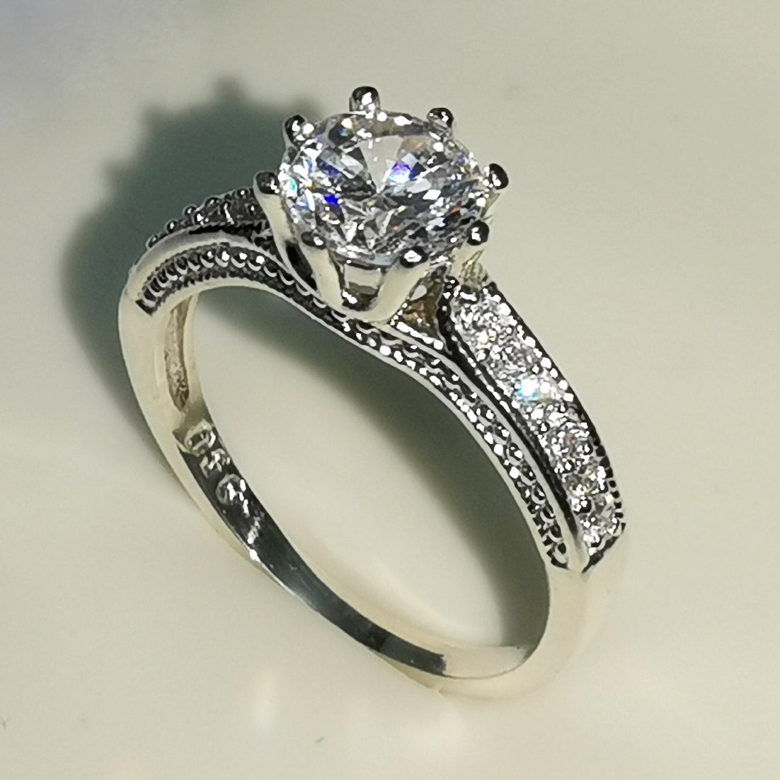 Anillo Gisselle de Compromiso en Plata