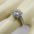 Anillo Blanca de Compromiso en Plata Estilo Flor brillosa