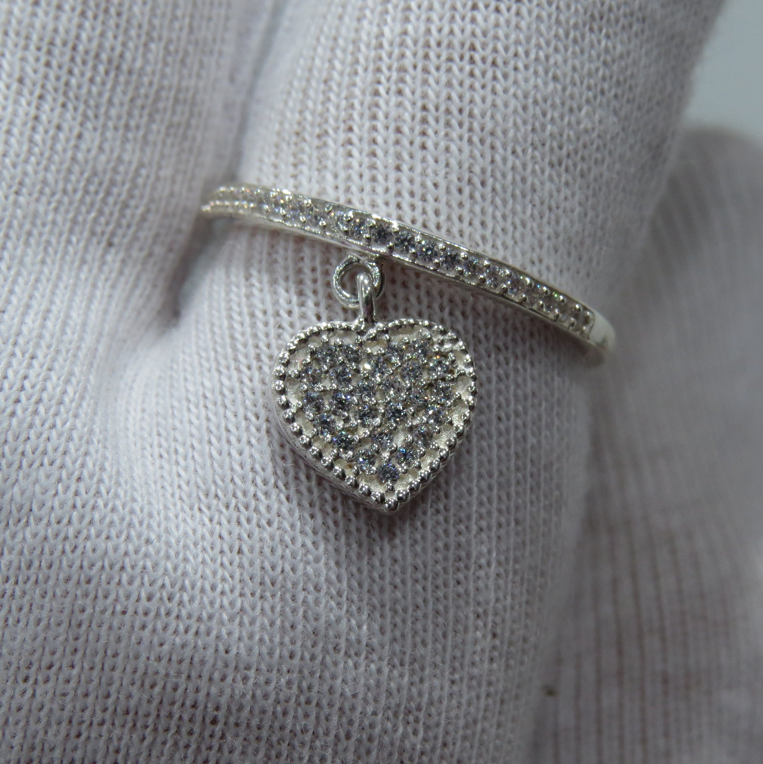 Anillo con dije de corazón