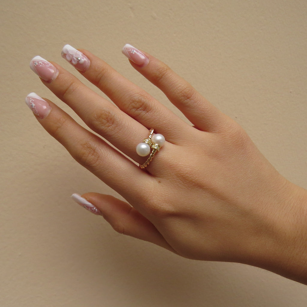 Anillo con perlas cultivadas