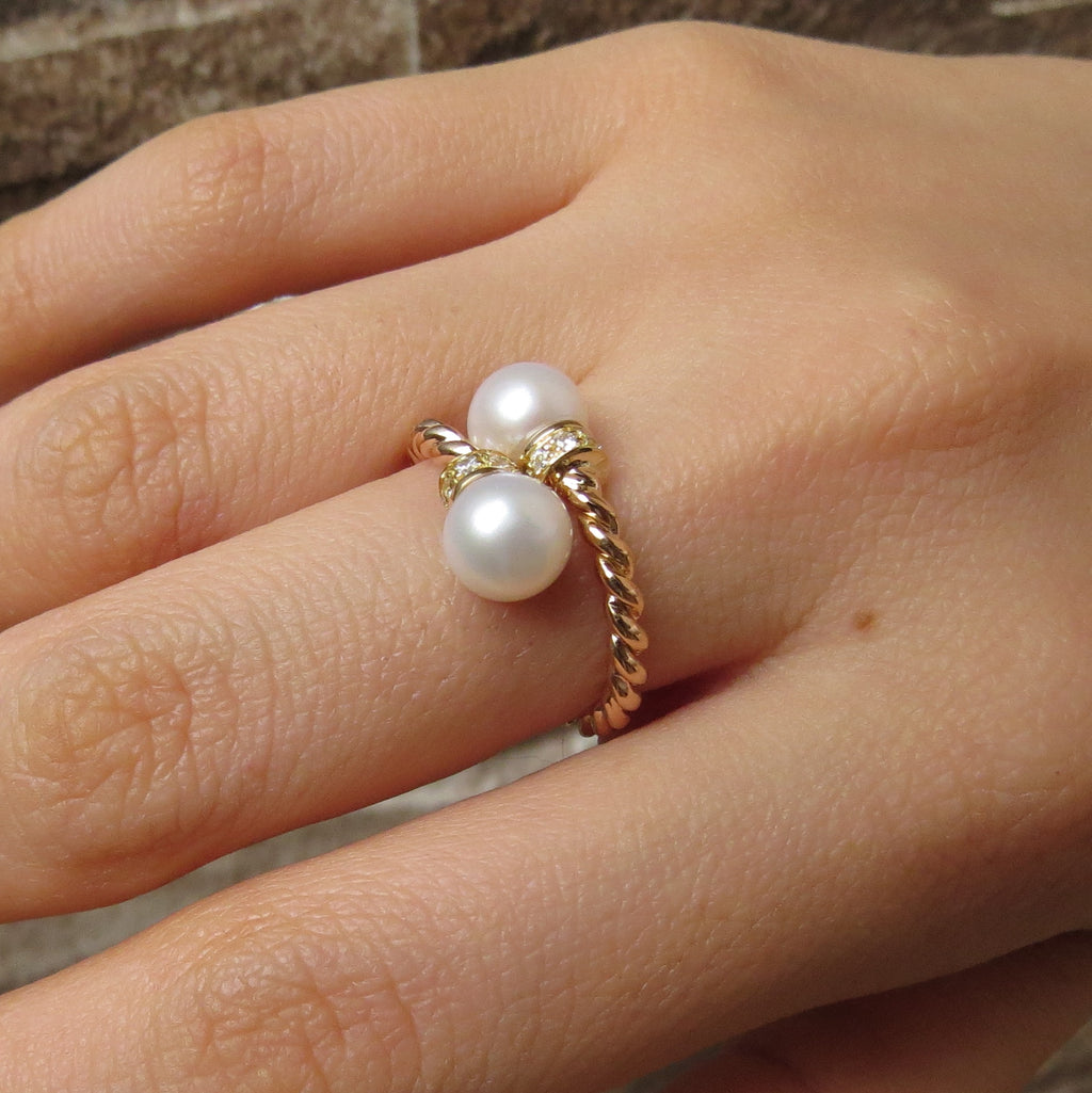 Anillo con perlas cultivadas