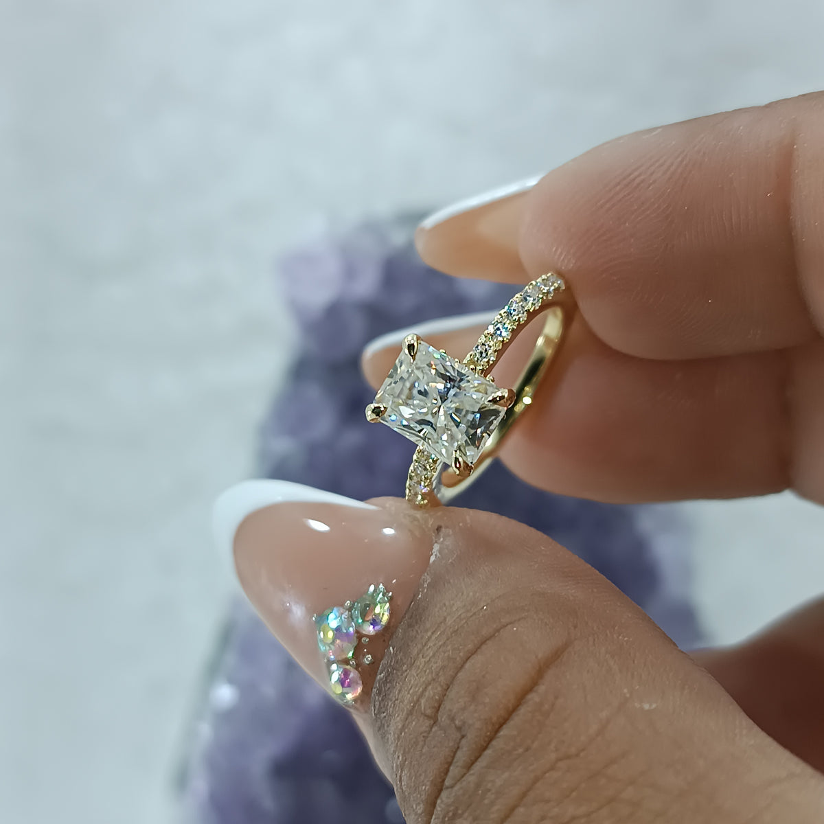 Anillo con piedra rectangular