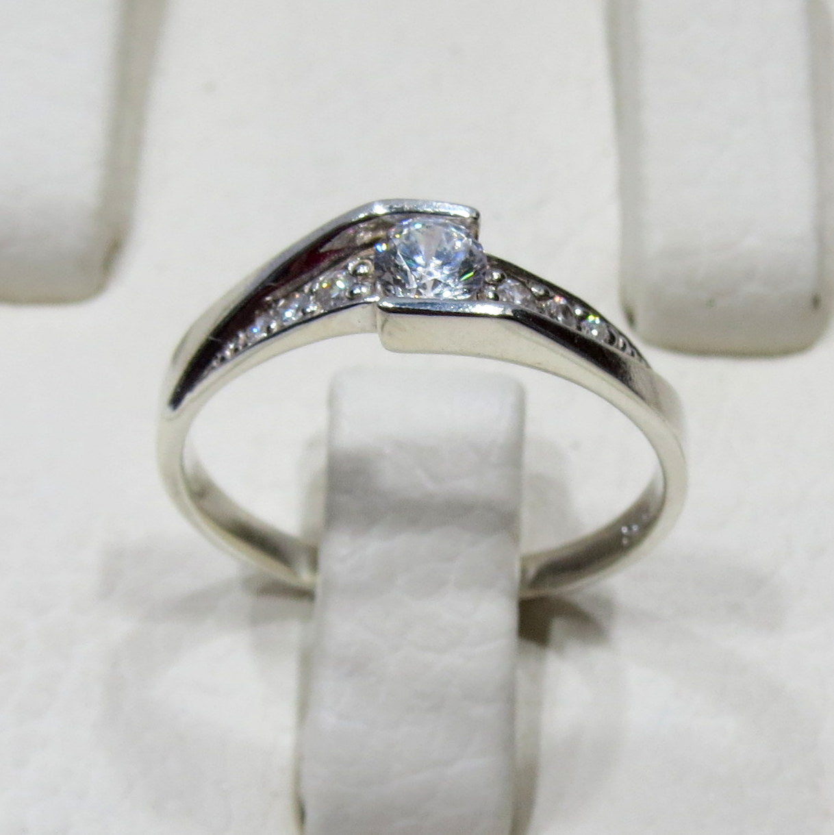 Anillo Karina de Compromiso en Plata Ley