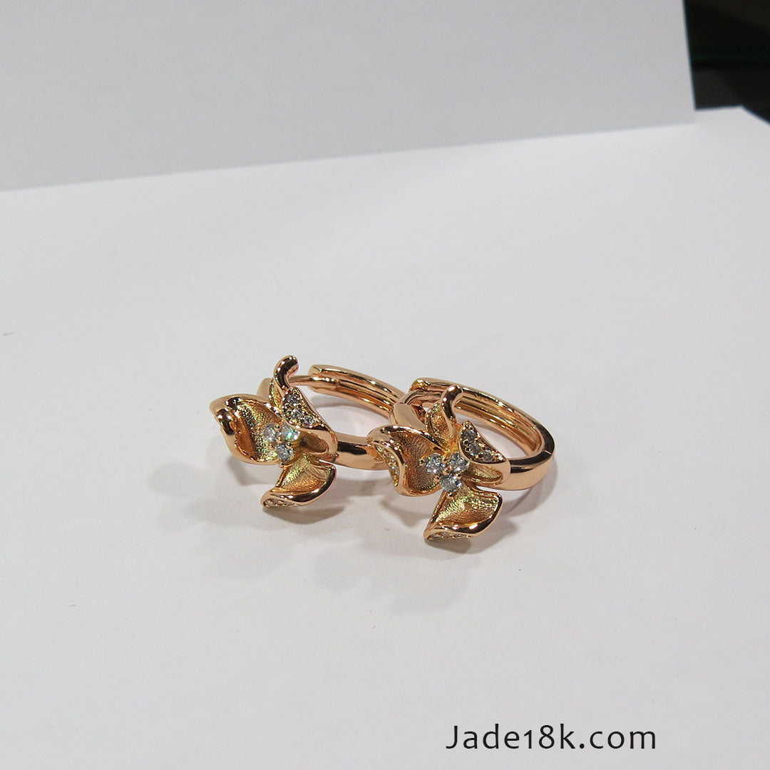Aretes argolla flor trimera en oro18k