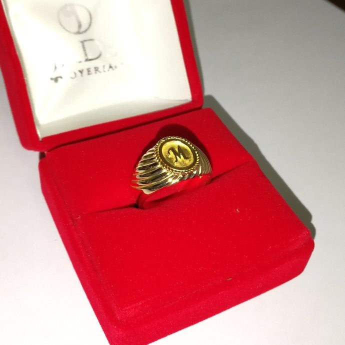 Anillo Bolichera Inicial Circulo Oro de 18k