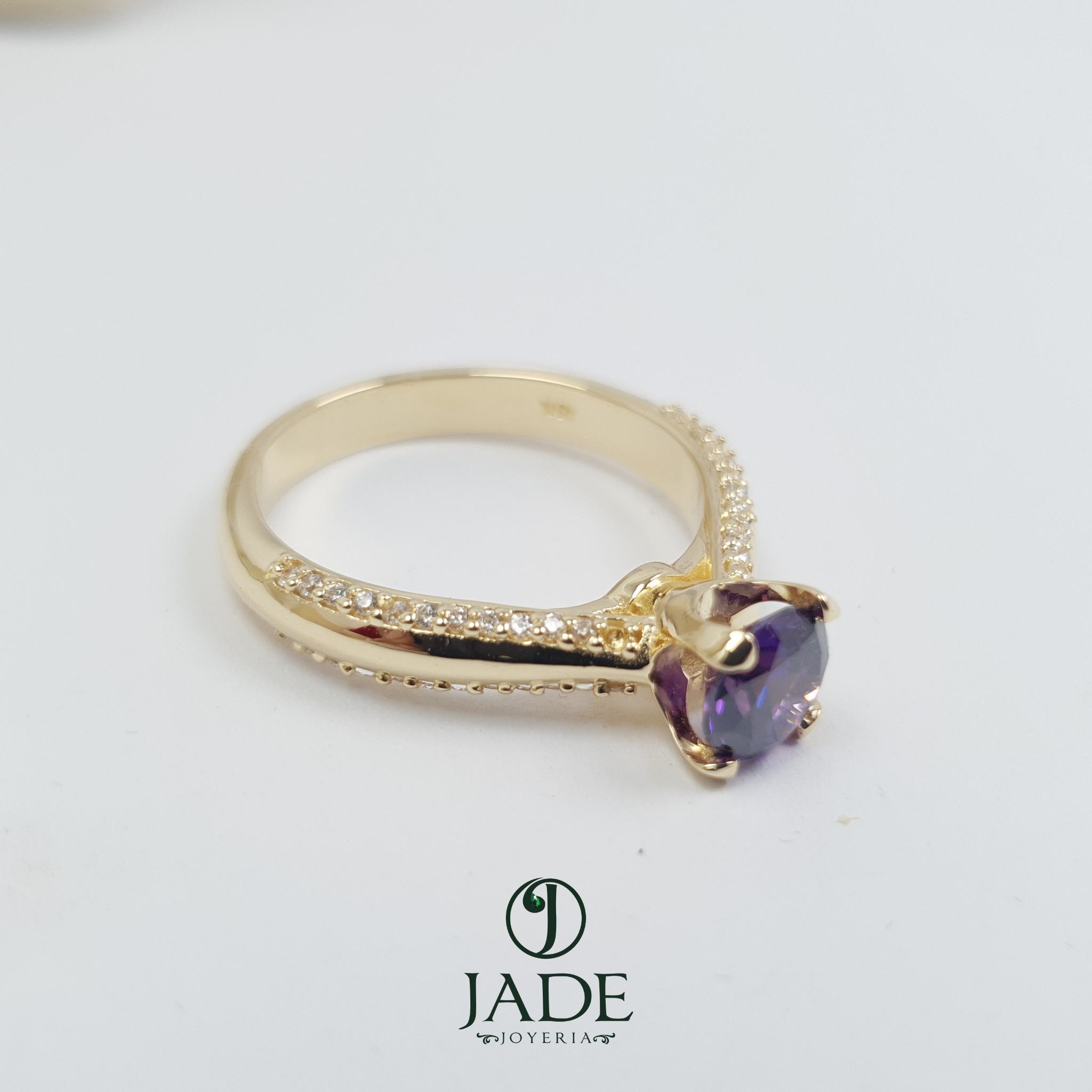 Anillo piedra morada