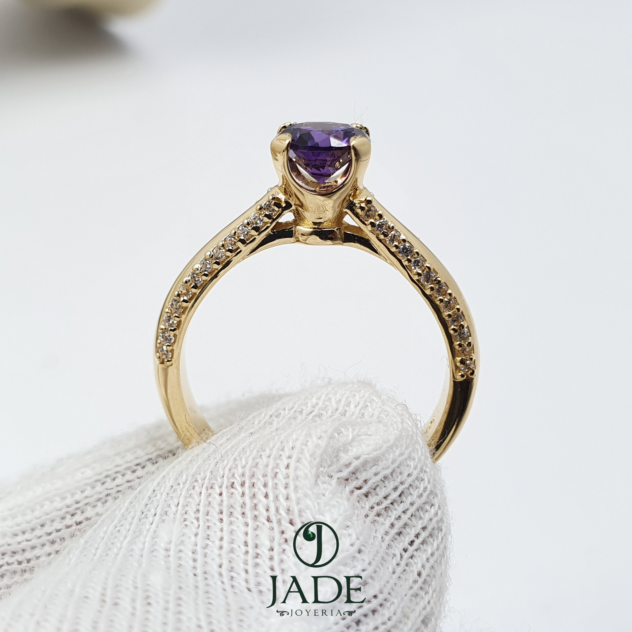 Anillo piedra morada