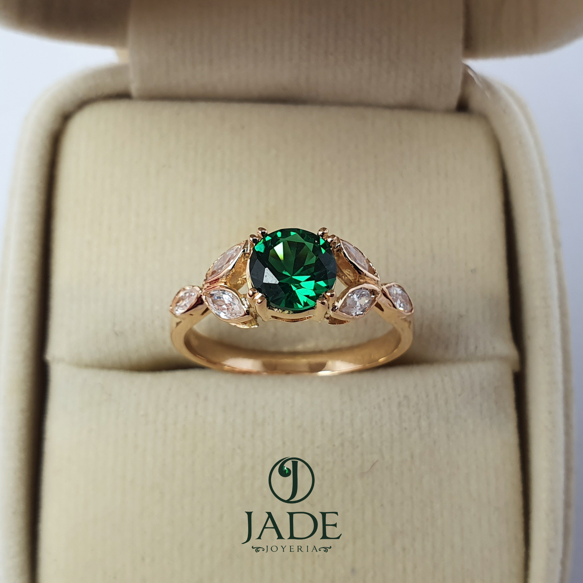 Anillo piedra verde redonda en oro de 18k – Jade18k