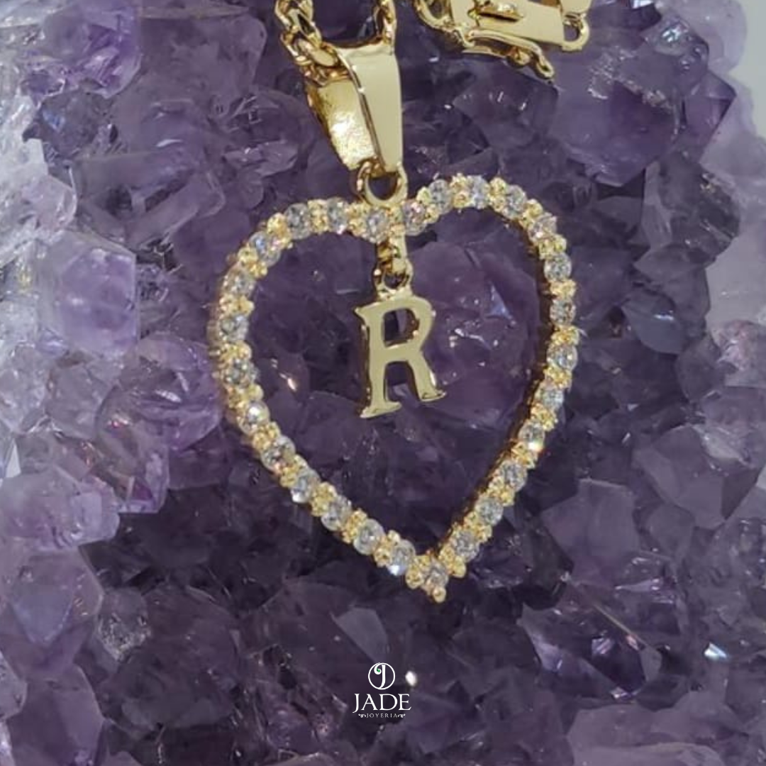 Dije de corazón con inicial