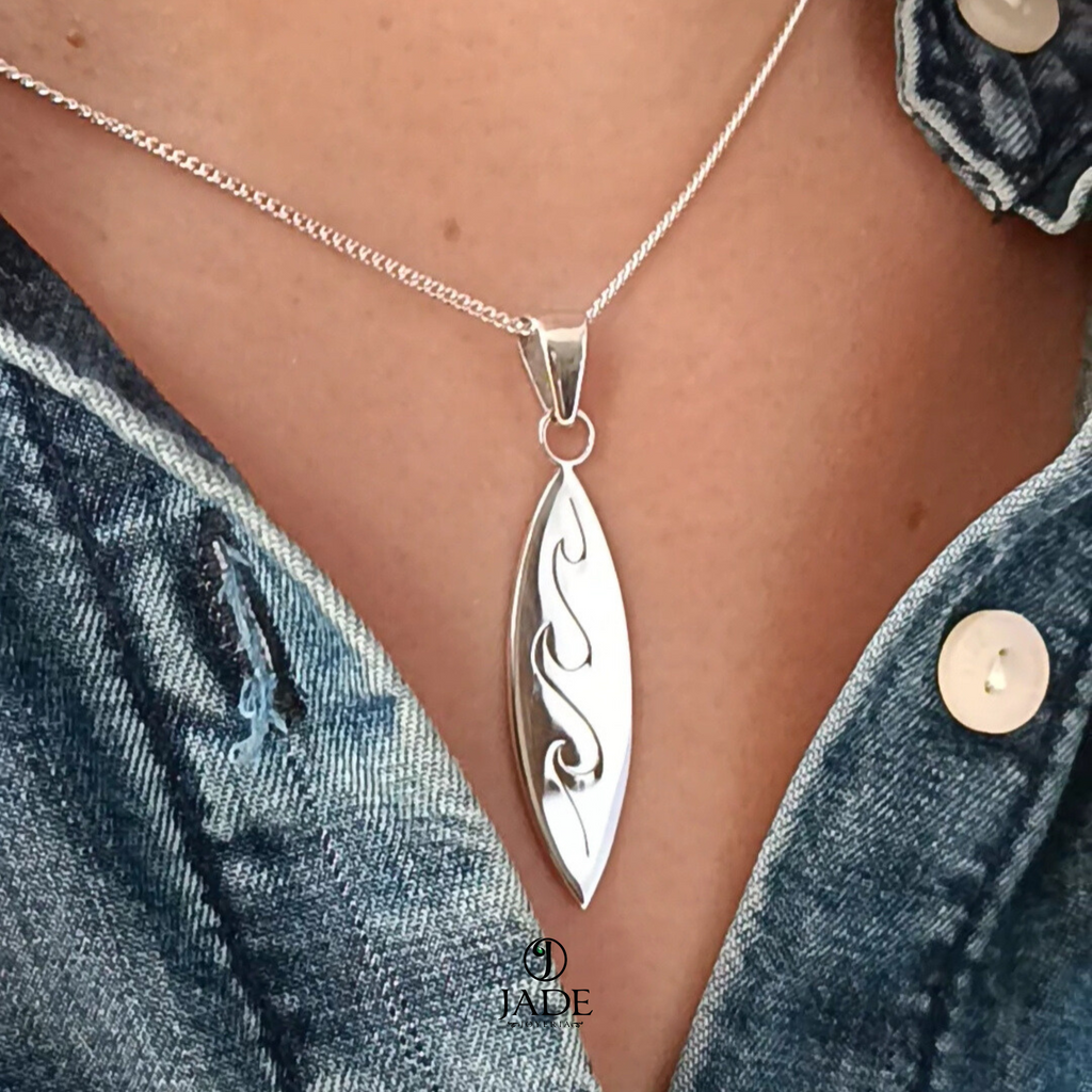 Dije de tabla de surf en plata