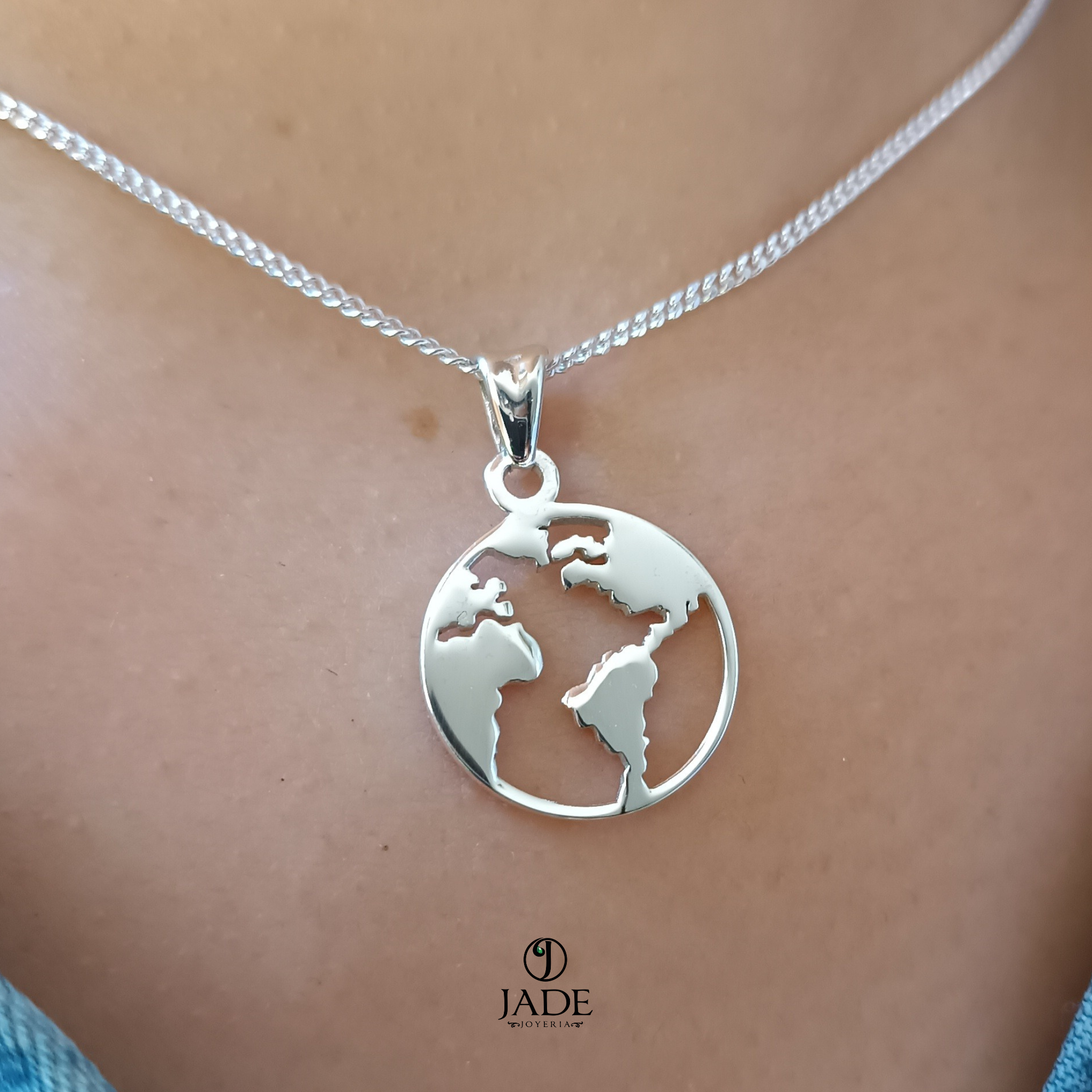 Dije de Mundo en plata