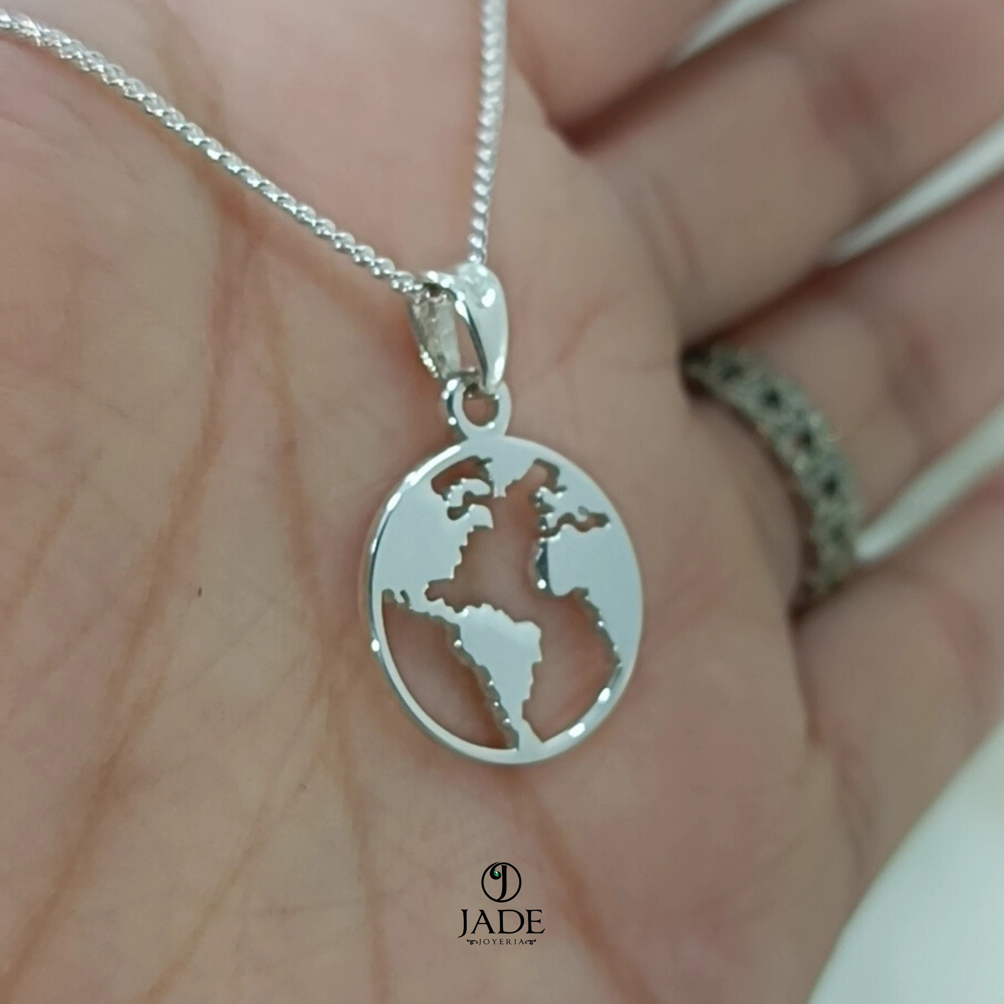 Dije de Mundo en plata