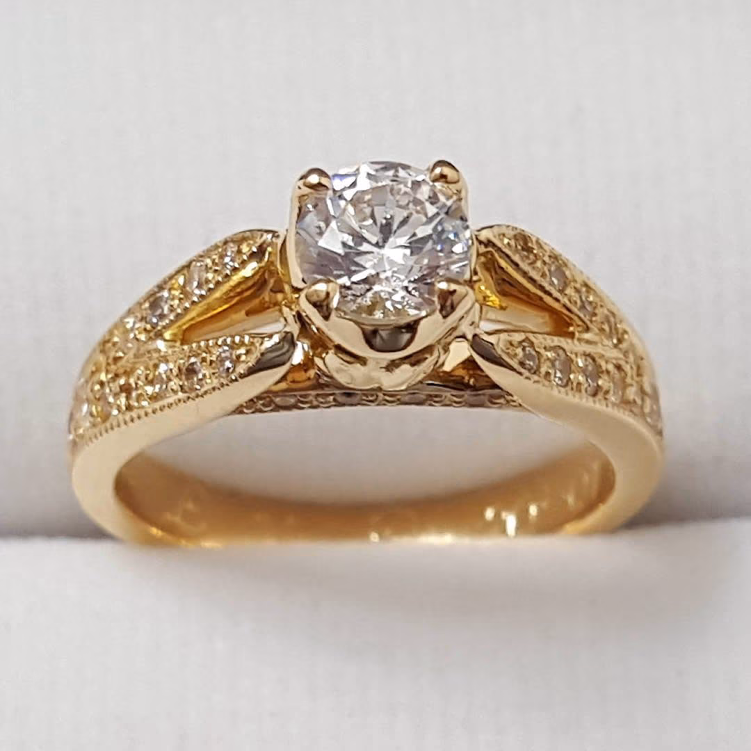 Anillo de compromiso en oro de 18k