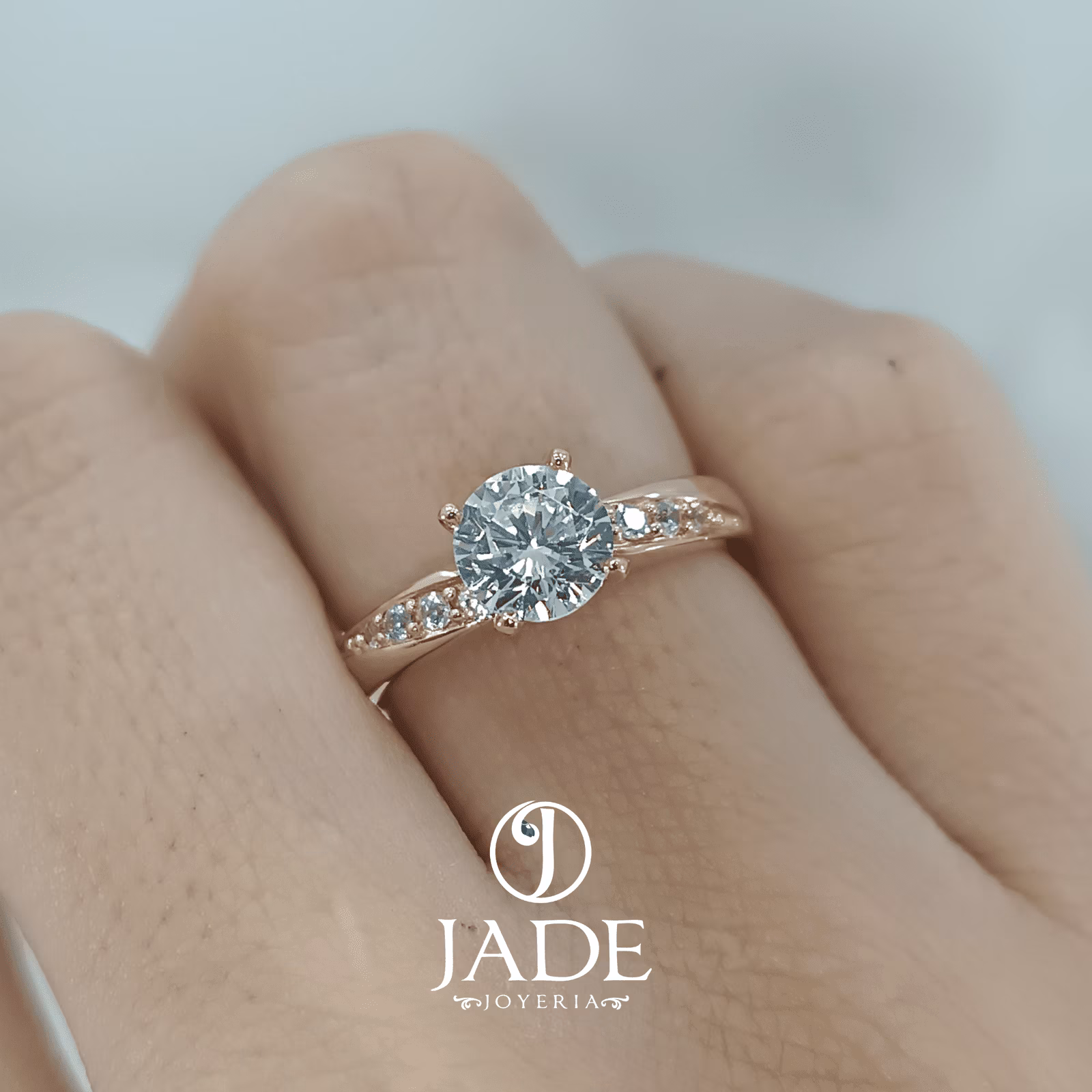 Anillo de compromiso April en oro 18k