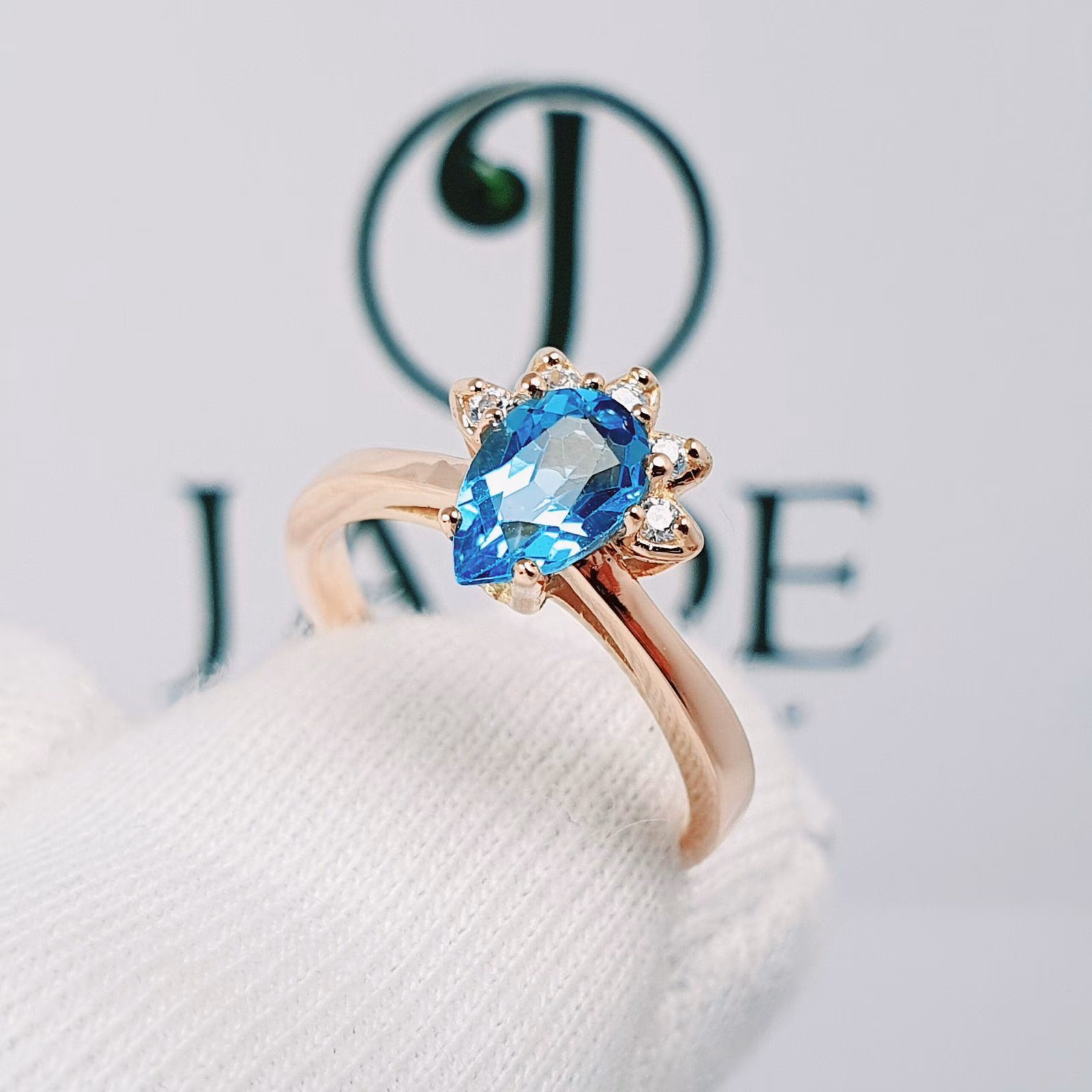 Anillo de compromiso con Topacio Azul natural