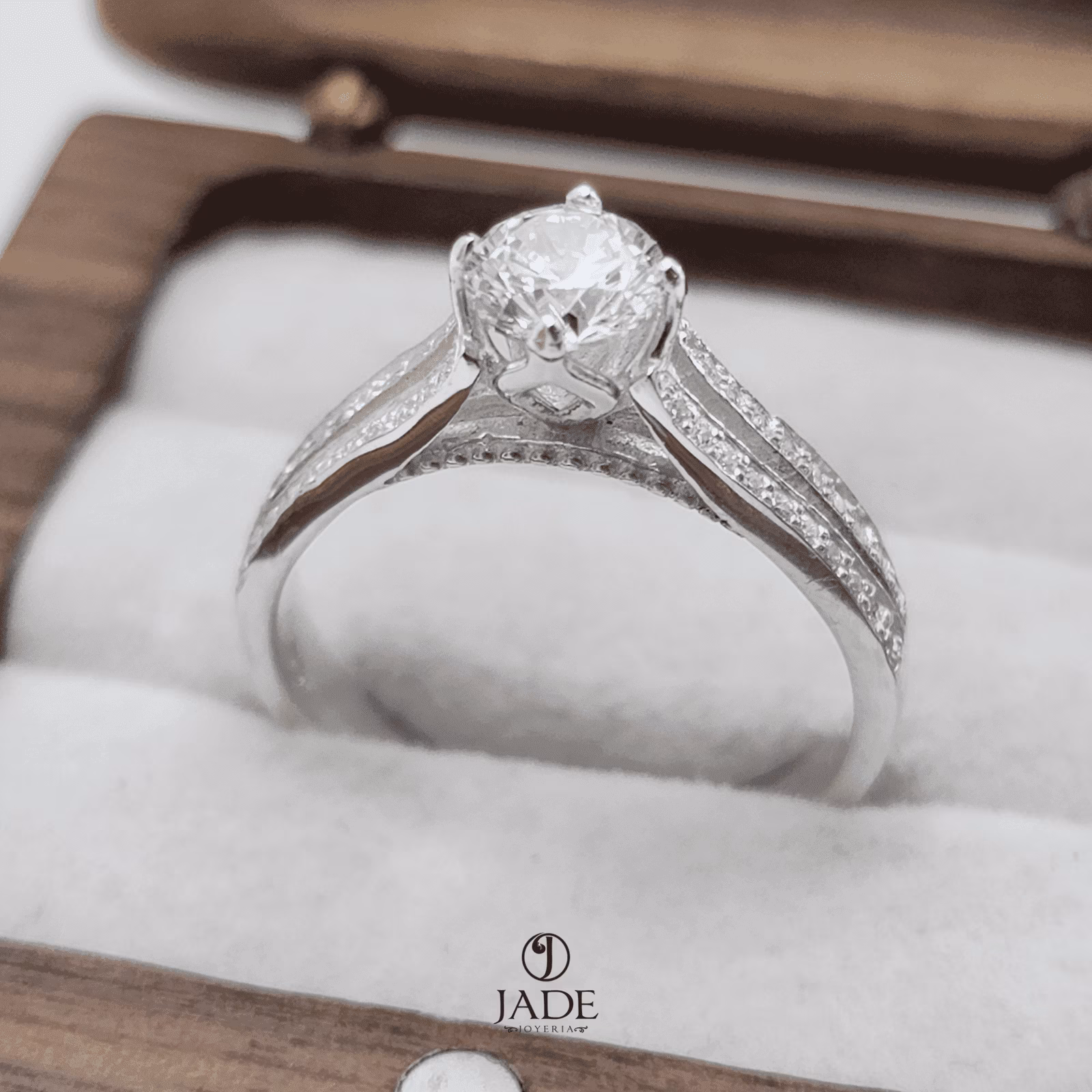Anillo de compromiso en plata fina