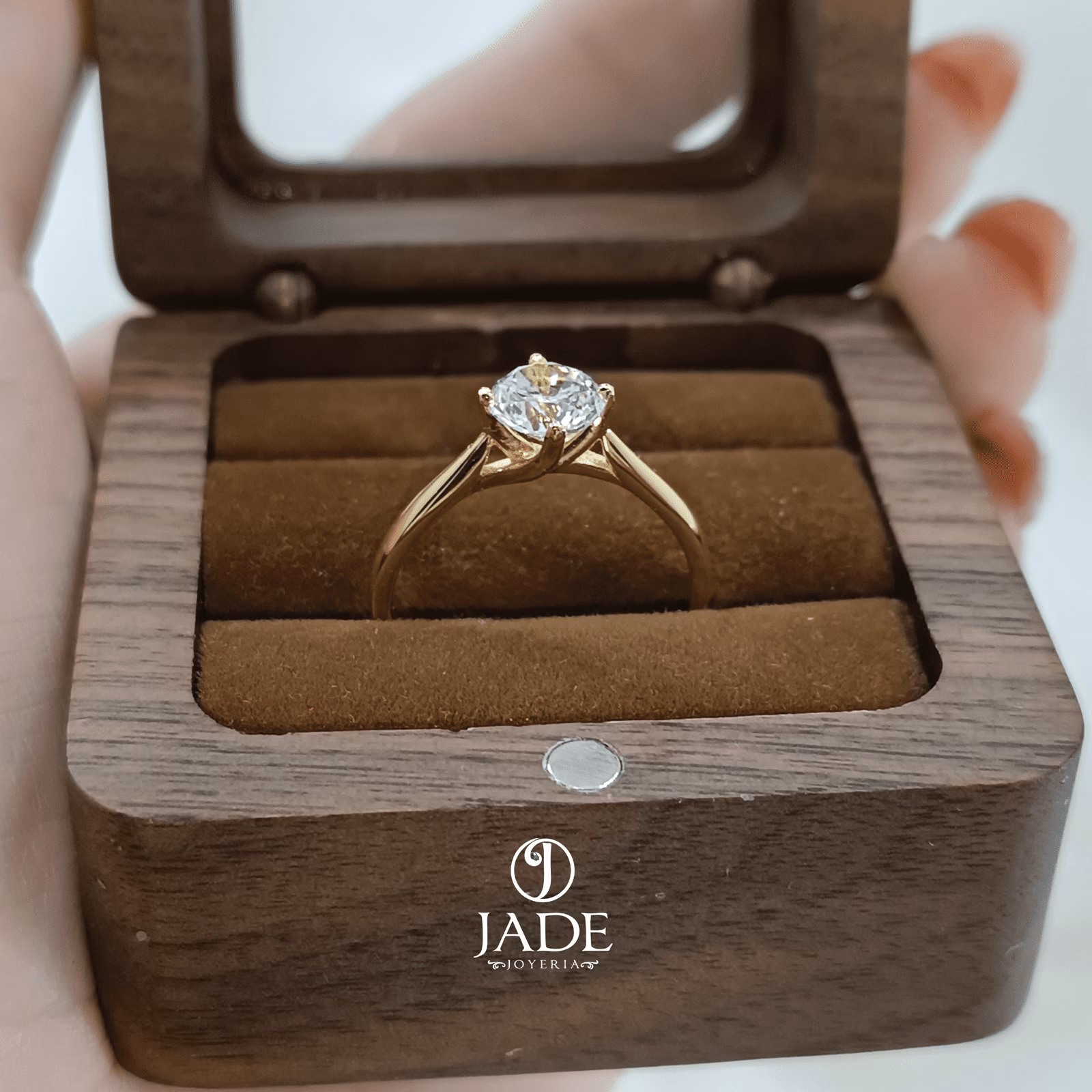 Anillo de compromiso Mafer en oro 18k