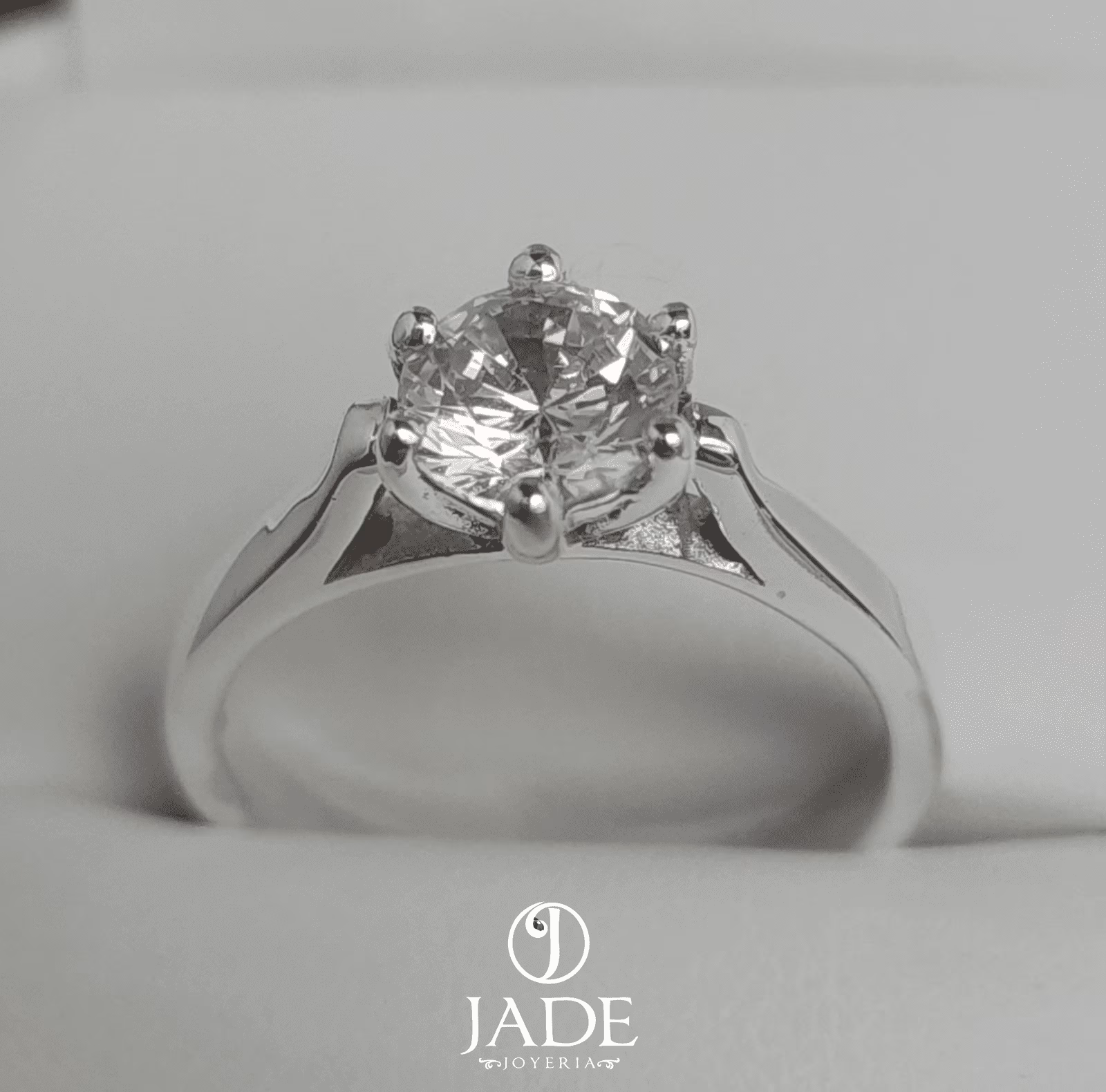 Anillo de compromiso Royal en plata ley