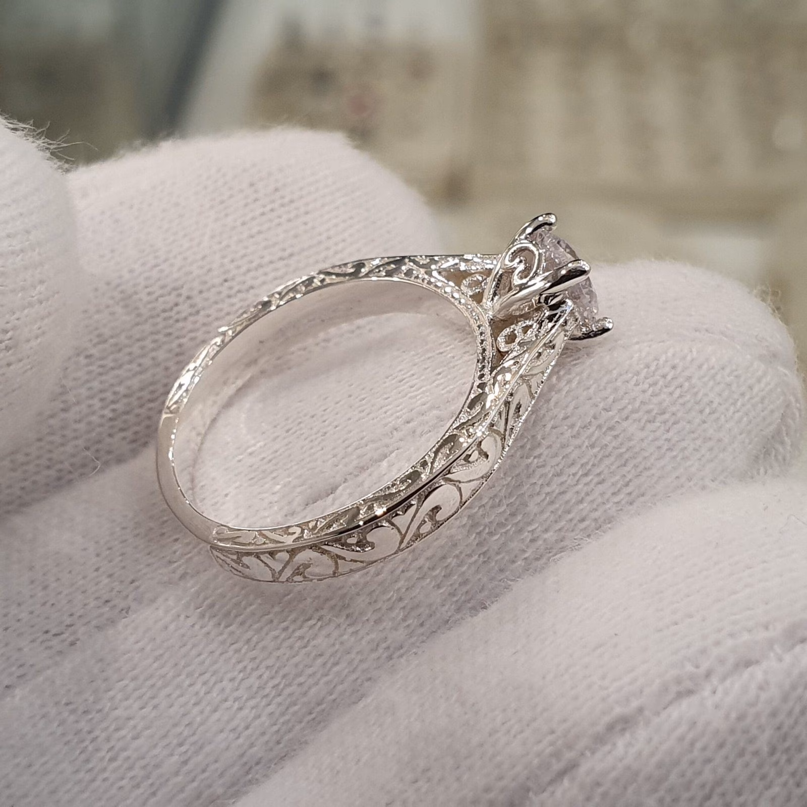 Anillo en plata de compromiso labrado a buril