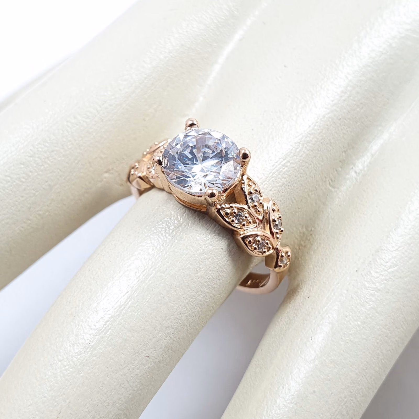 Anillo flower de compromiso de 18k