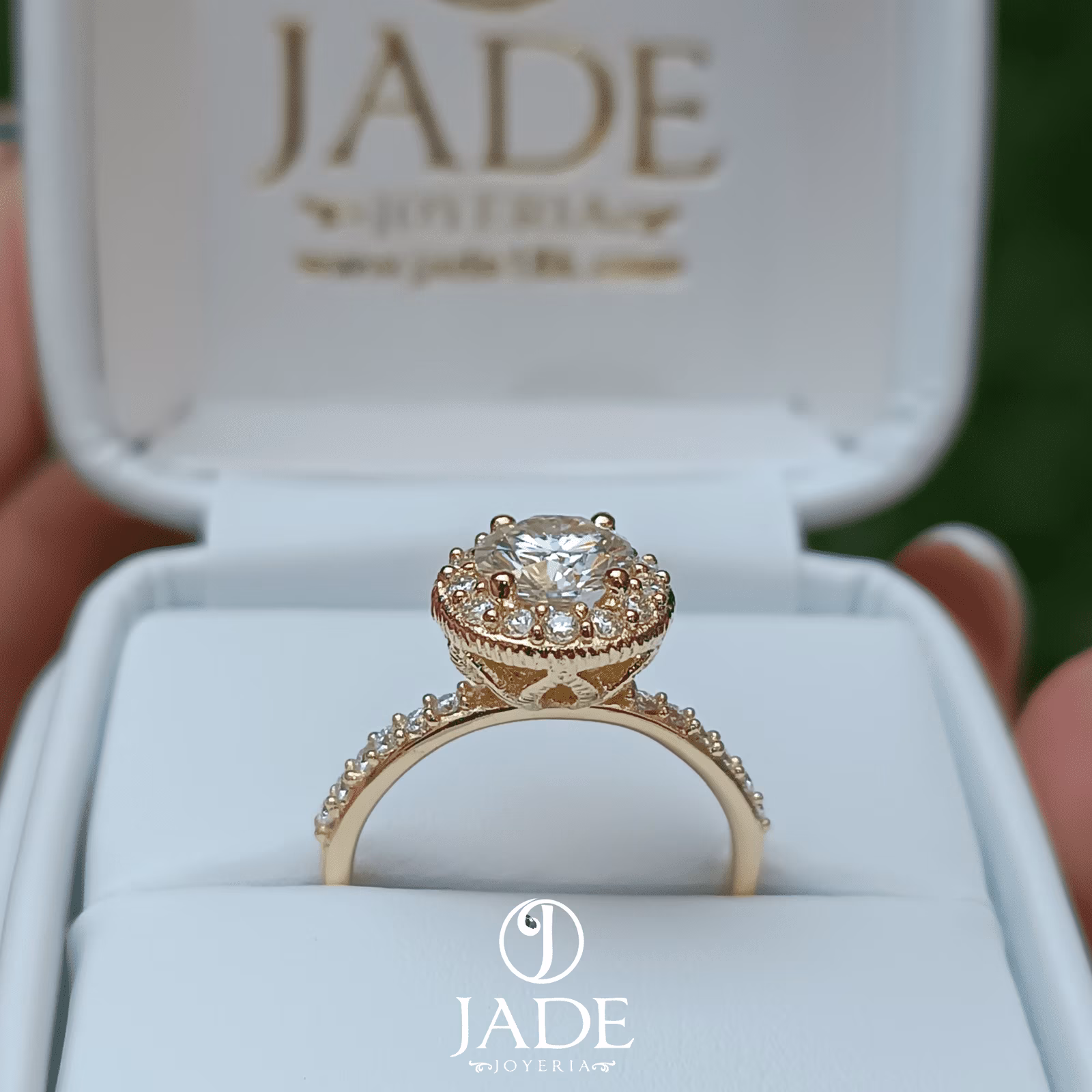 Anillo Frida de compromiso en oro 18k