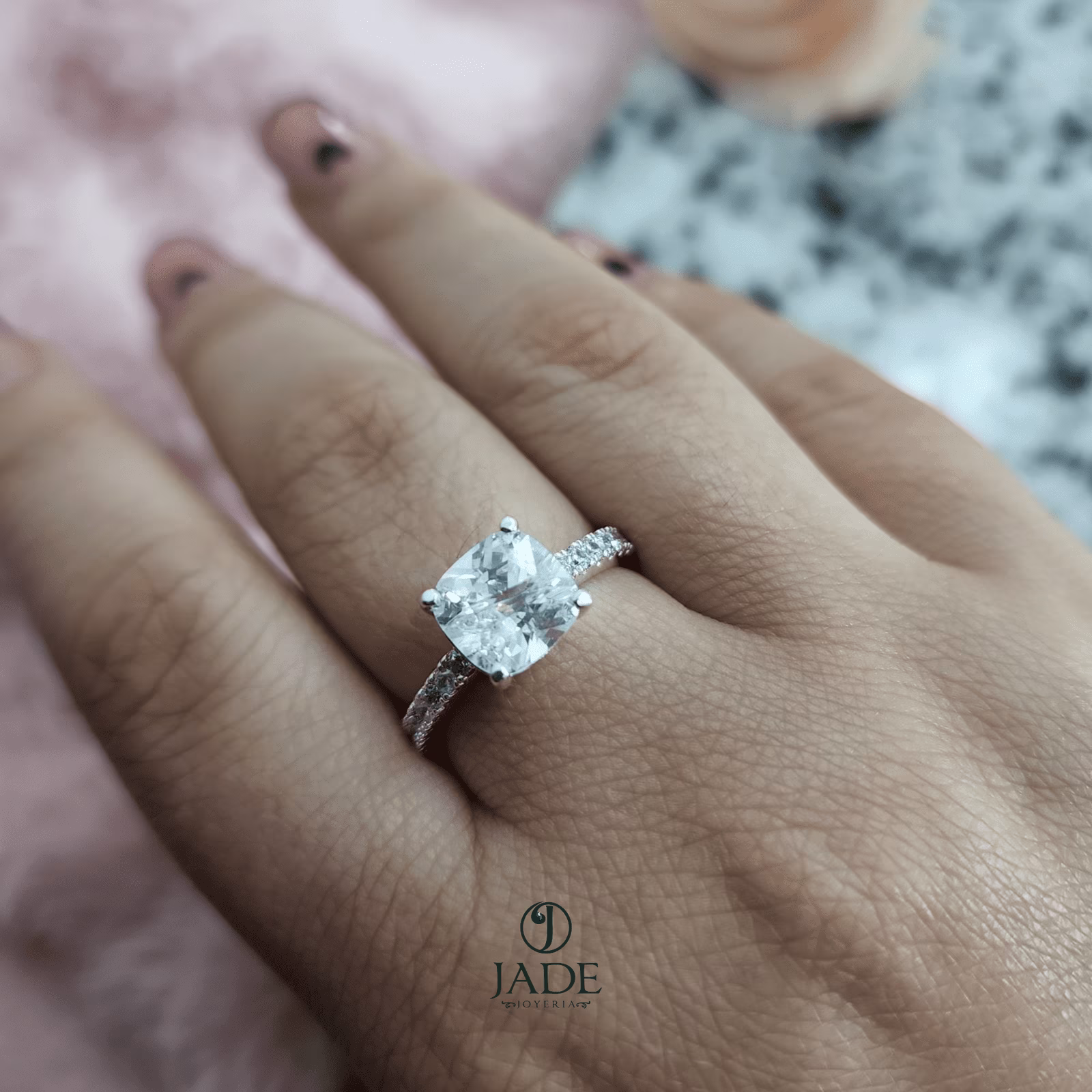 Anillo Nadine de Compromiso en Plata