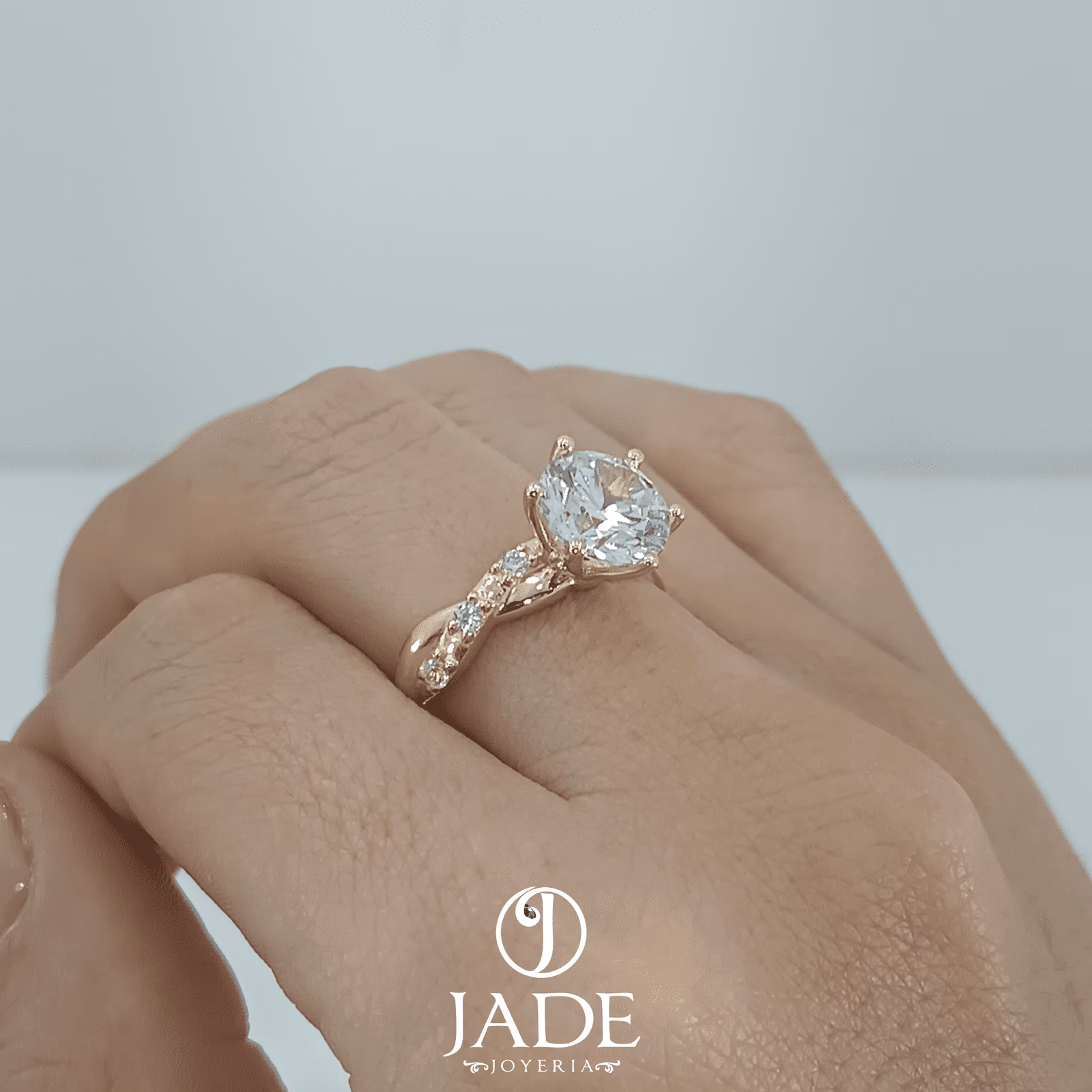 Anillo Pixi de compromiso en oro 18k