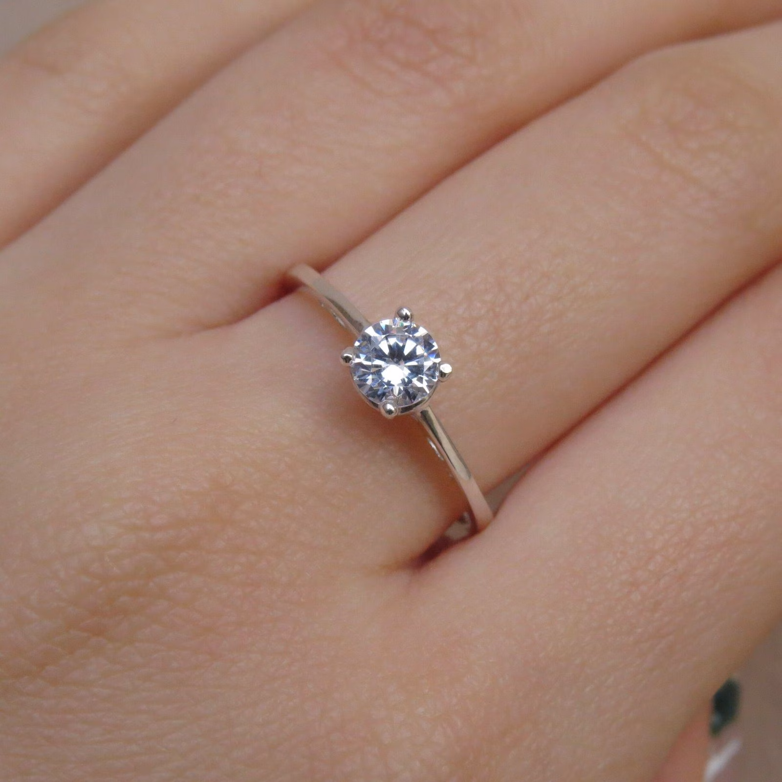 Anillo solitario Marcas de amor en plata ley